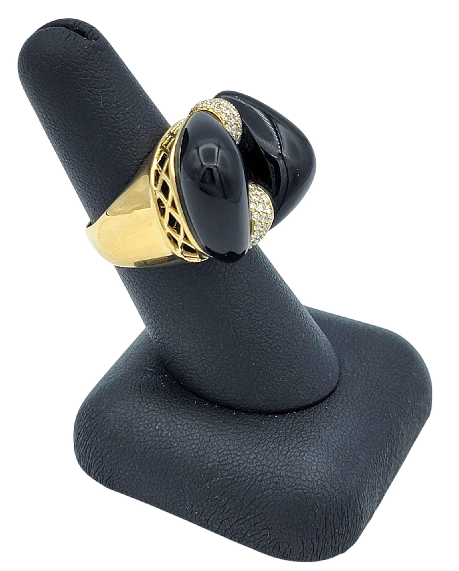 Anello da cocktail con onice scolpito e pavé di diamanti a profilo alto in oro giallo 18 carati in vendita 7