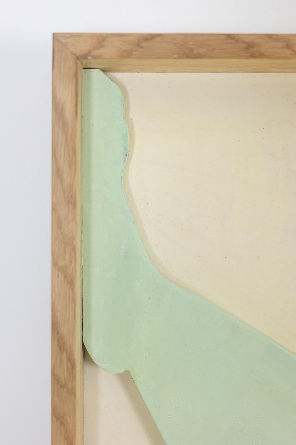 XX secolo Pannello scolpito in lacca color celadon. Contemporaneo. in vendita