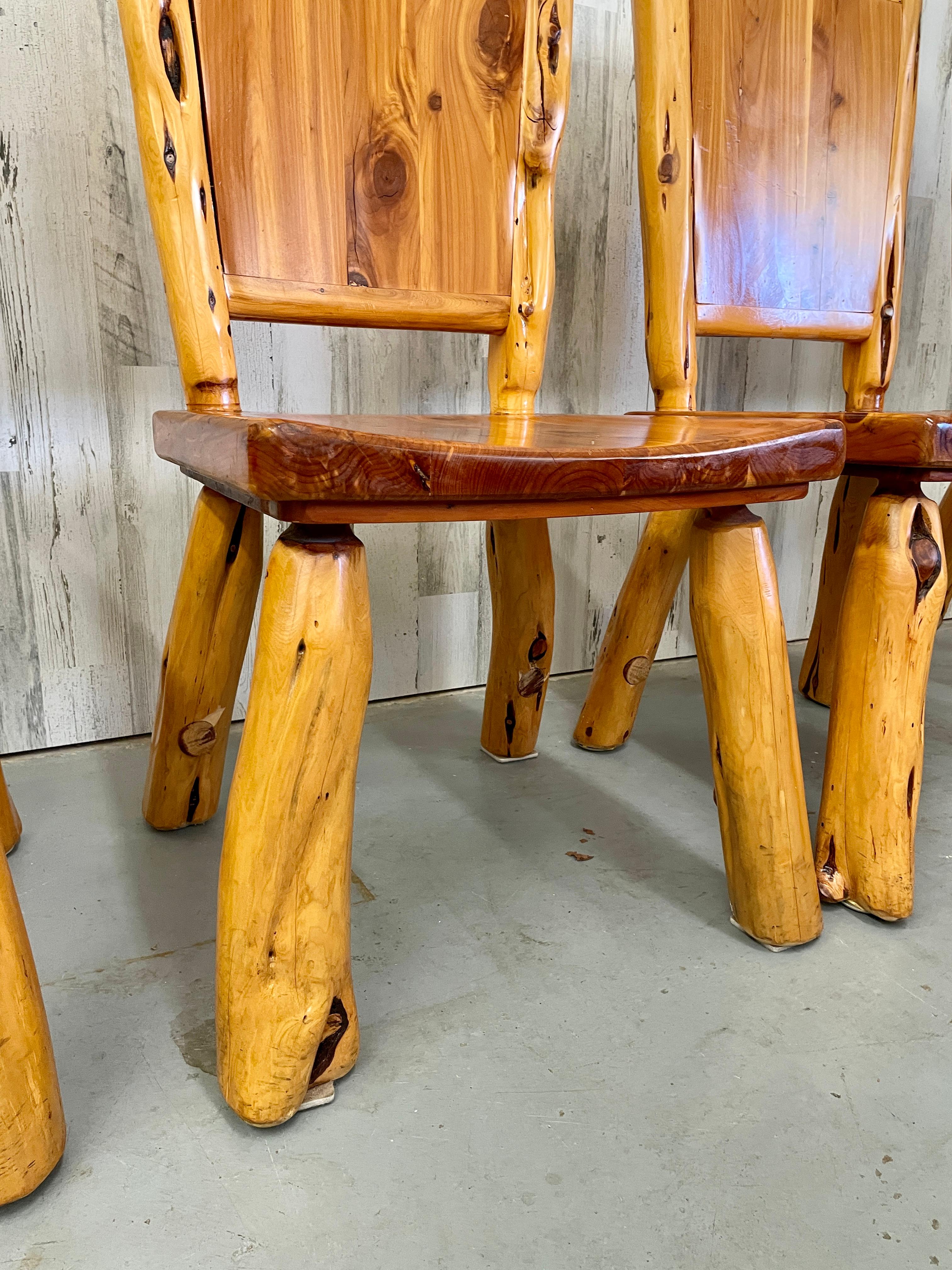 Sculpted Pine Lodge Style Dining Set 6