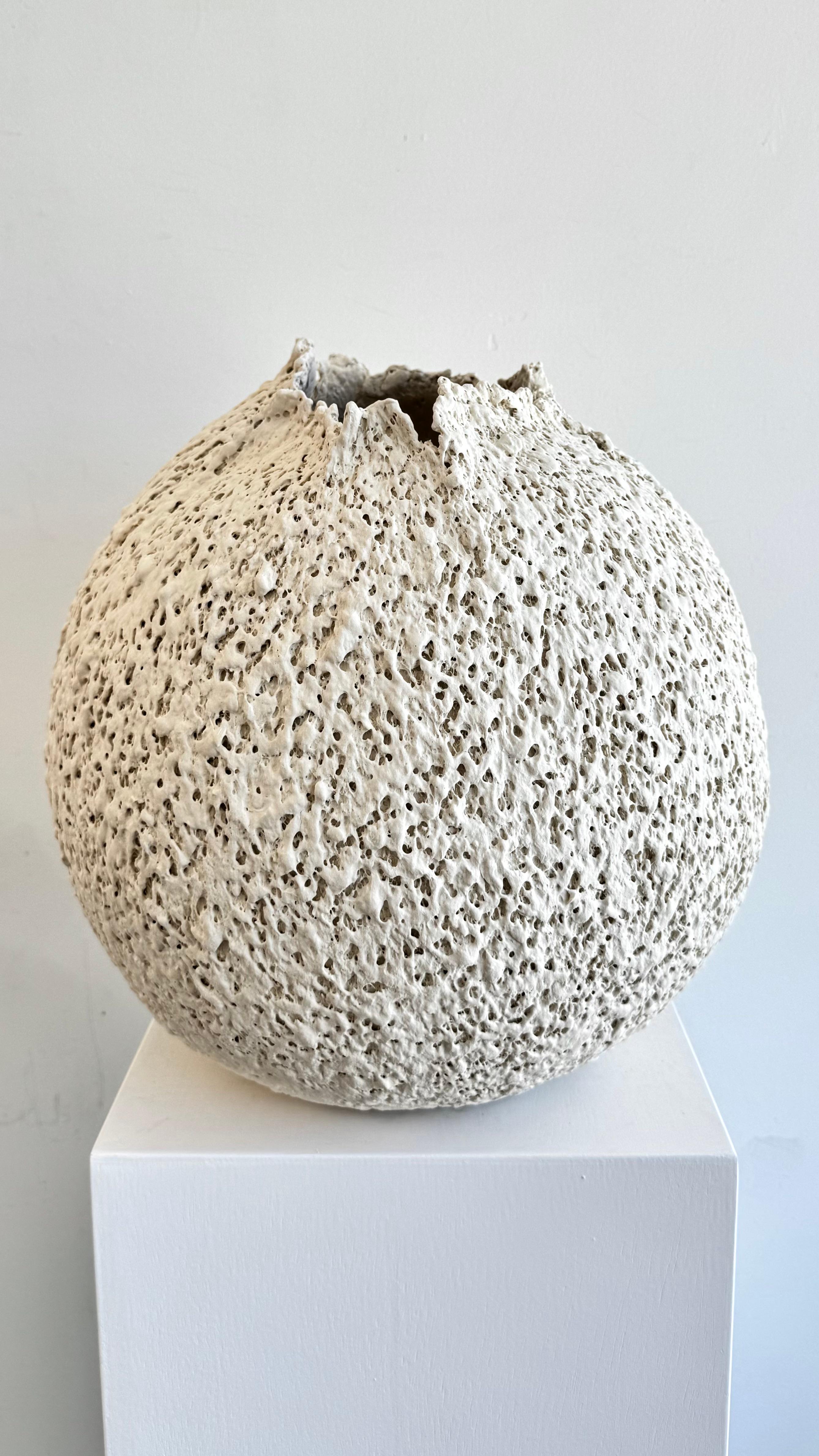 Moderne Porcelaine sculptée Vaisseau. 