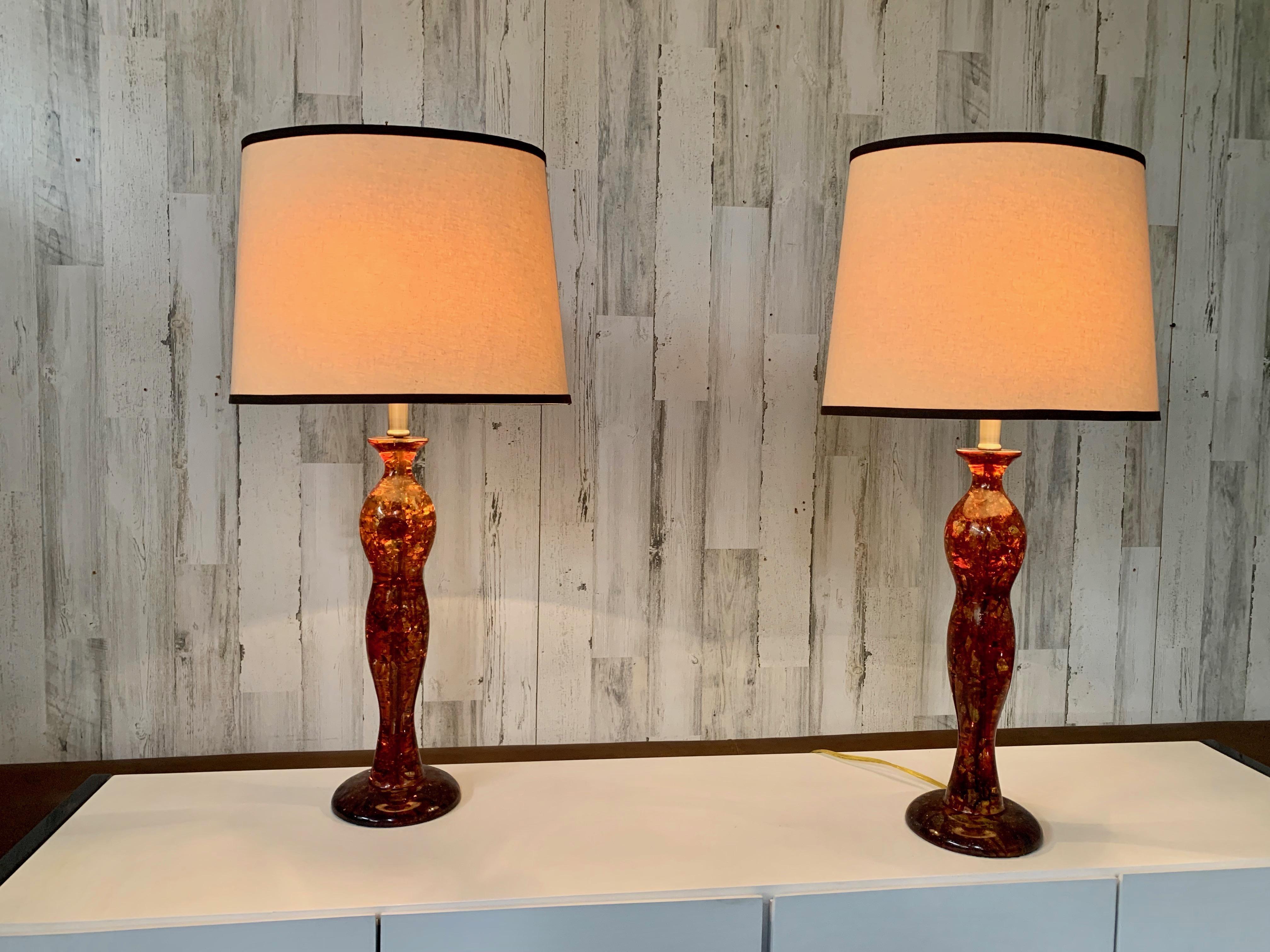 Moderne Lampes de table résine sculptée en vente
