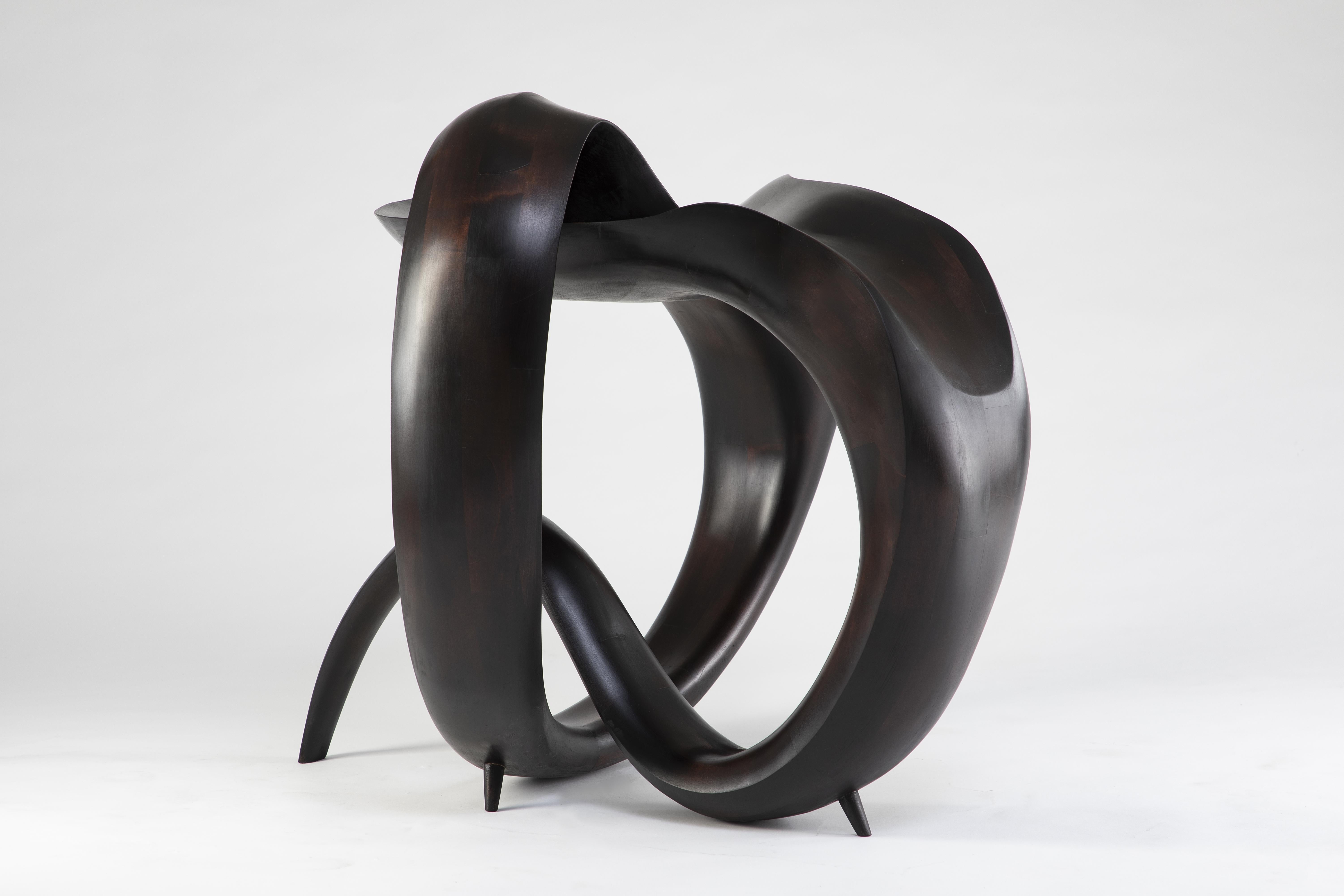 Moderne Table d'appoint sculptée de Gildas Berthelot en vente