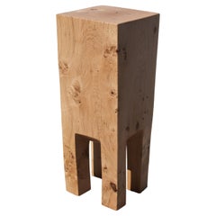 Mesa auxiliar esculpida de Jörg Pietschmann