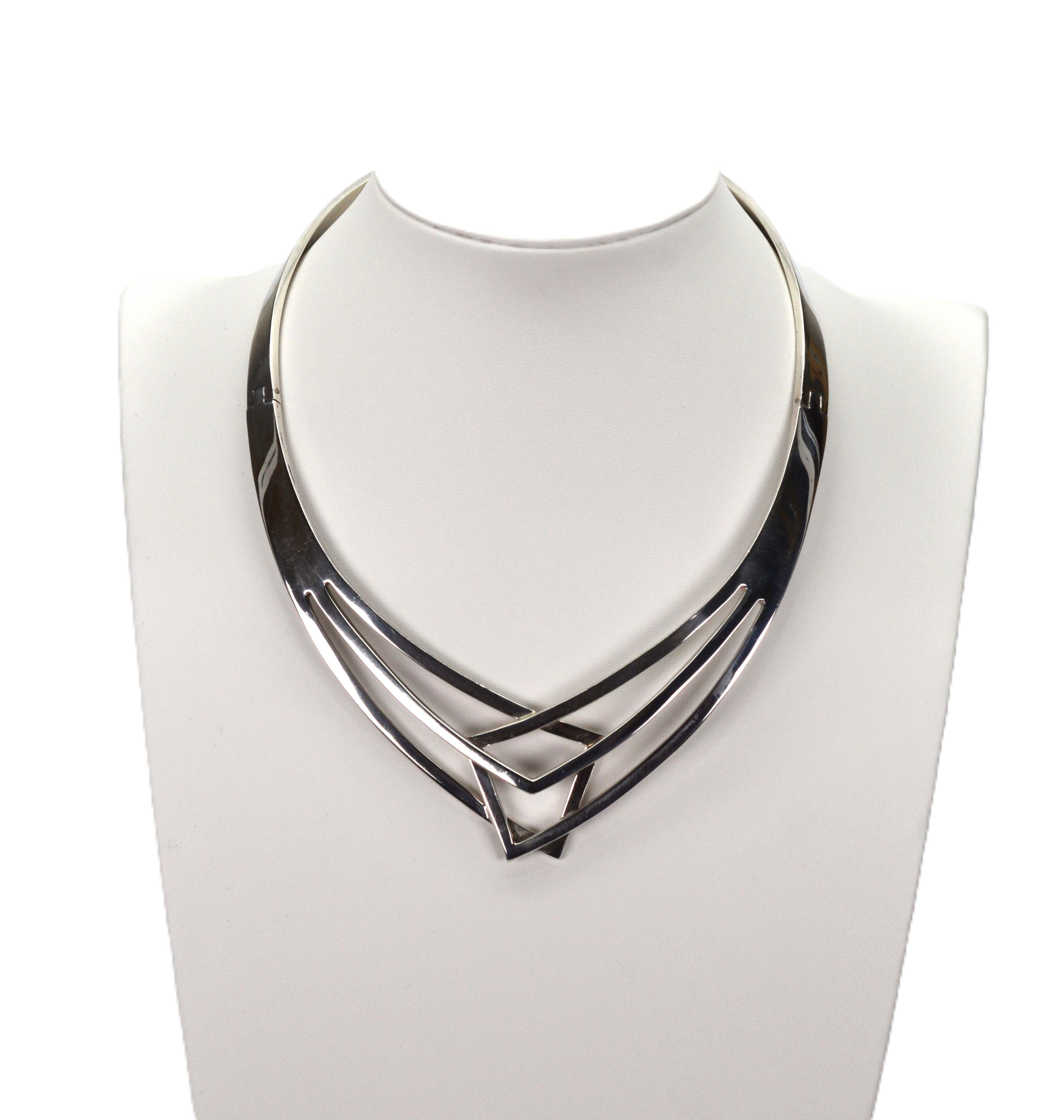 Collana con croce scolpita sul collare in argento sterling in vendita 4