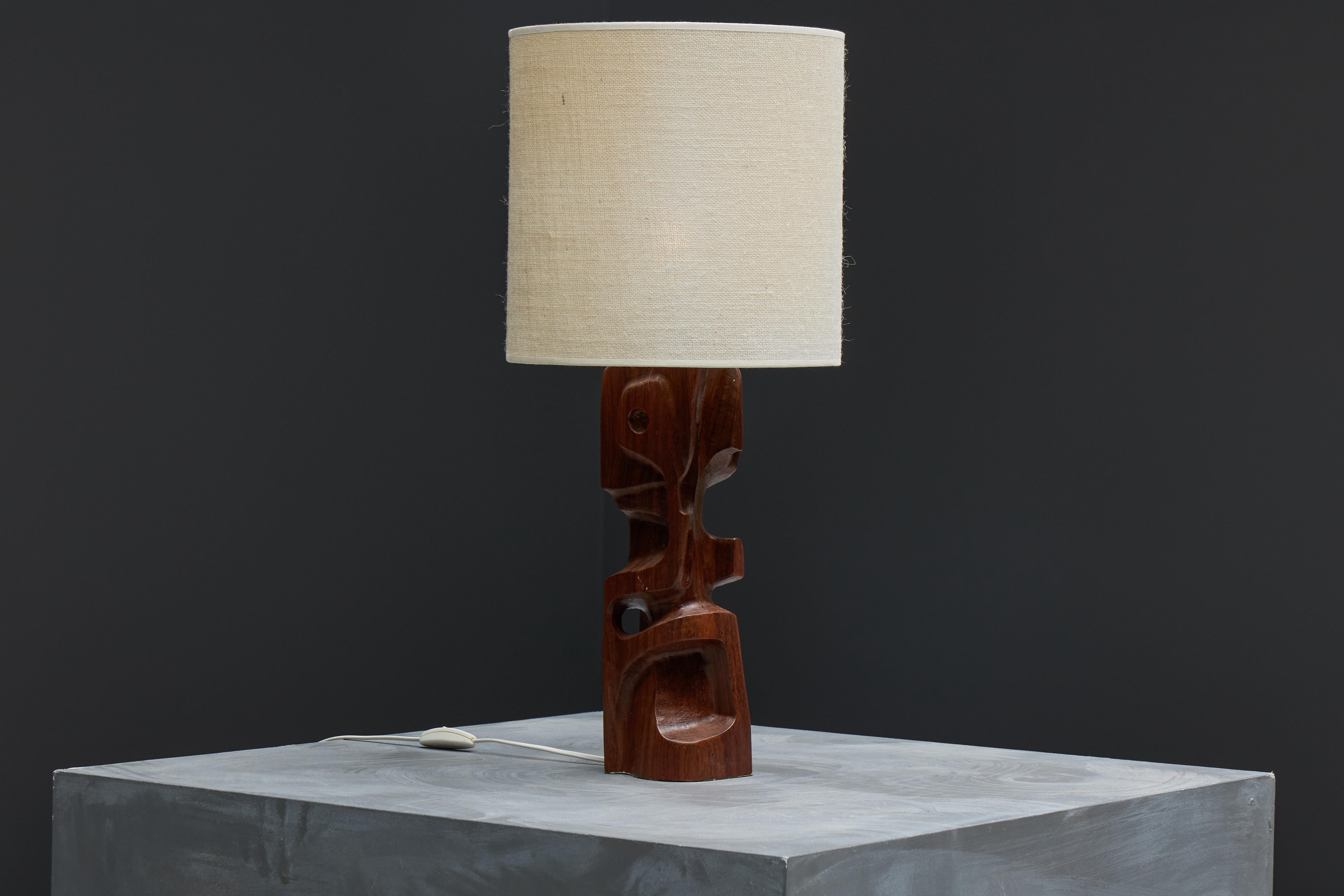 Lampada da tavolo scolpita di Gianni Pinna, Italia, anni '70 in vendita 3