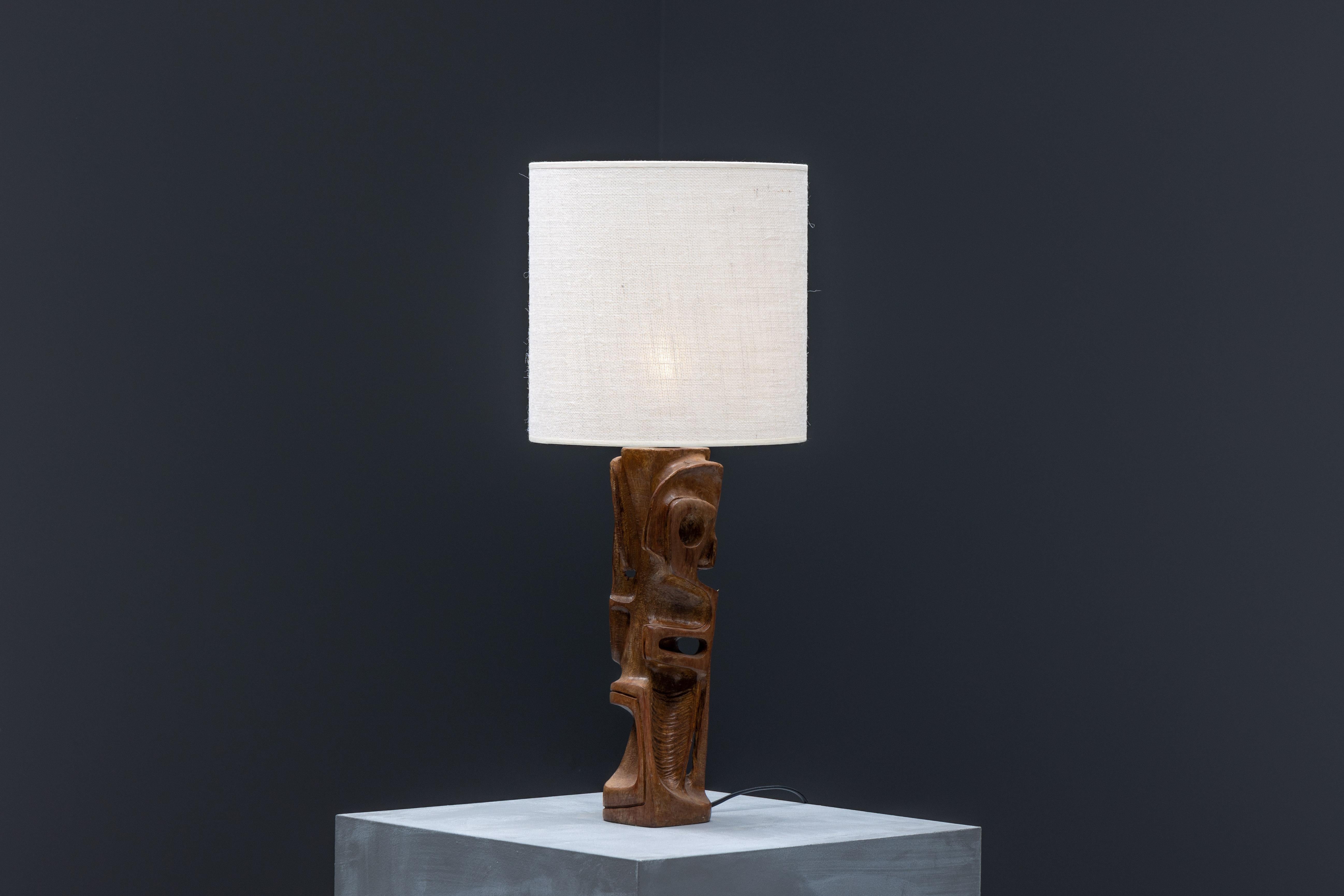 Lampe de table sculptée de Gianni Pinna, Italie, 1970 Excellent état - En vente à Antwerp, BE