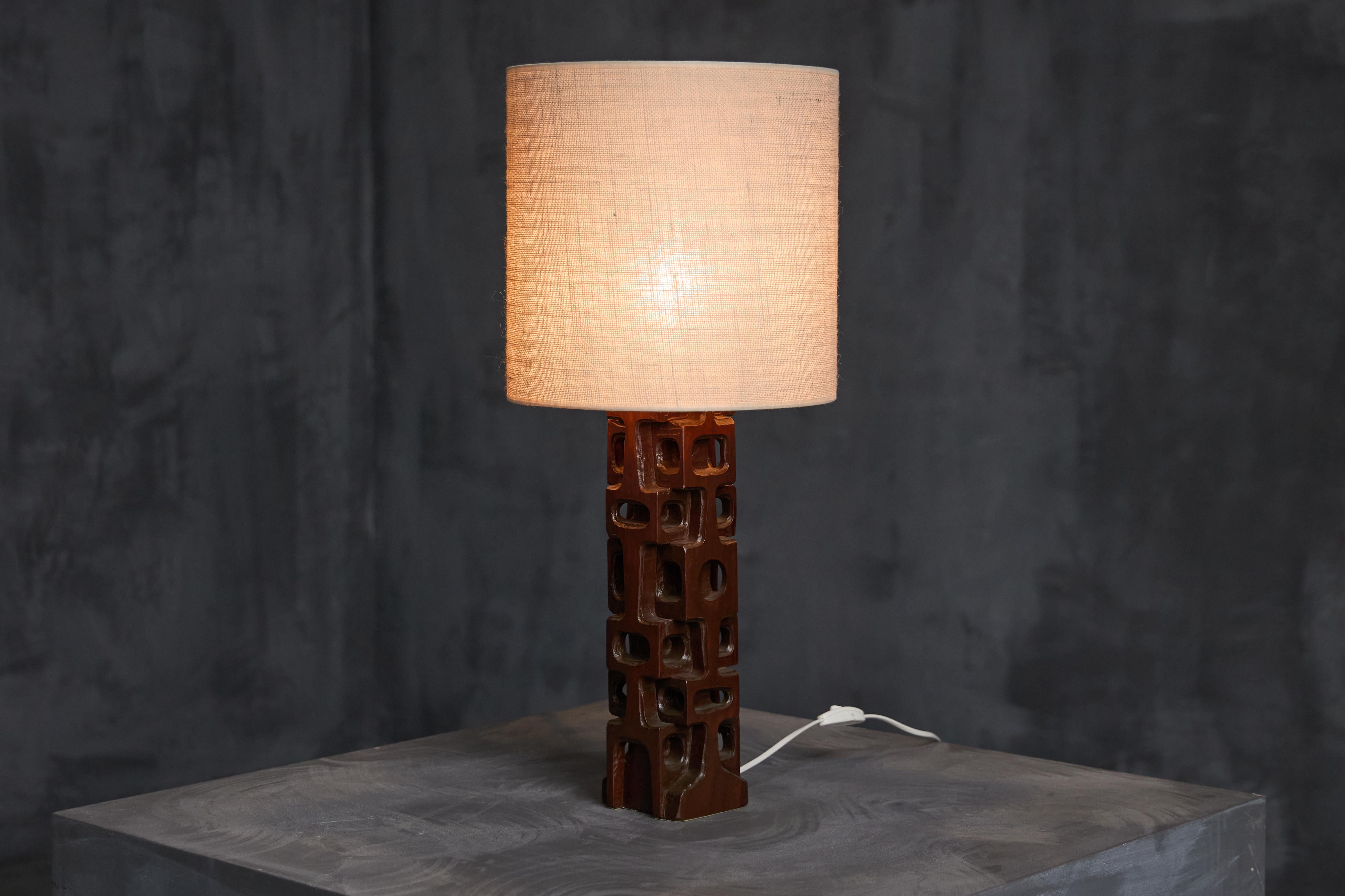 Lampe de table sculptée de Gianni Pinna, Italie, 1970 Excellent état - En vente à Antwerp, BE