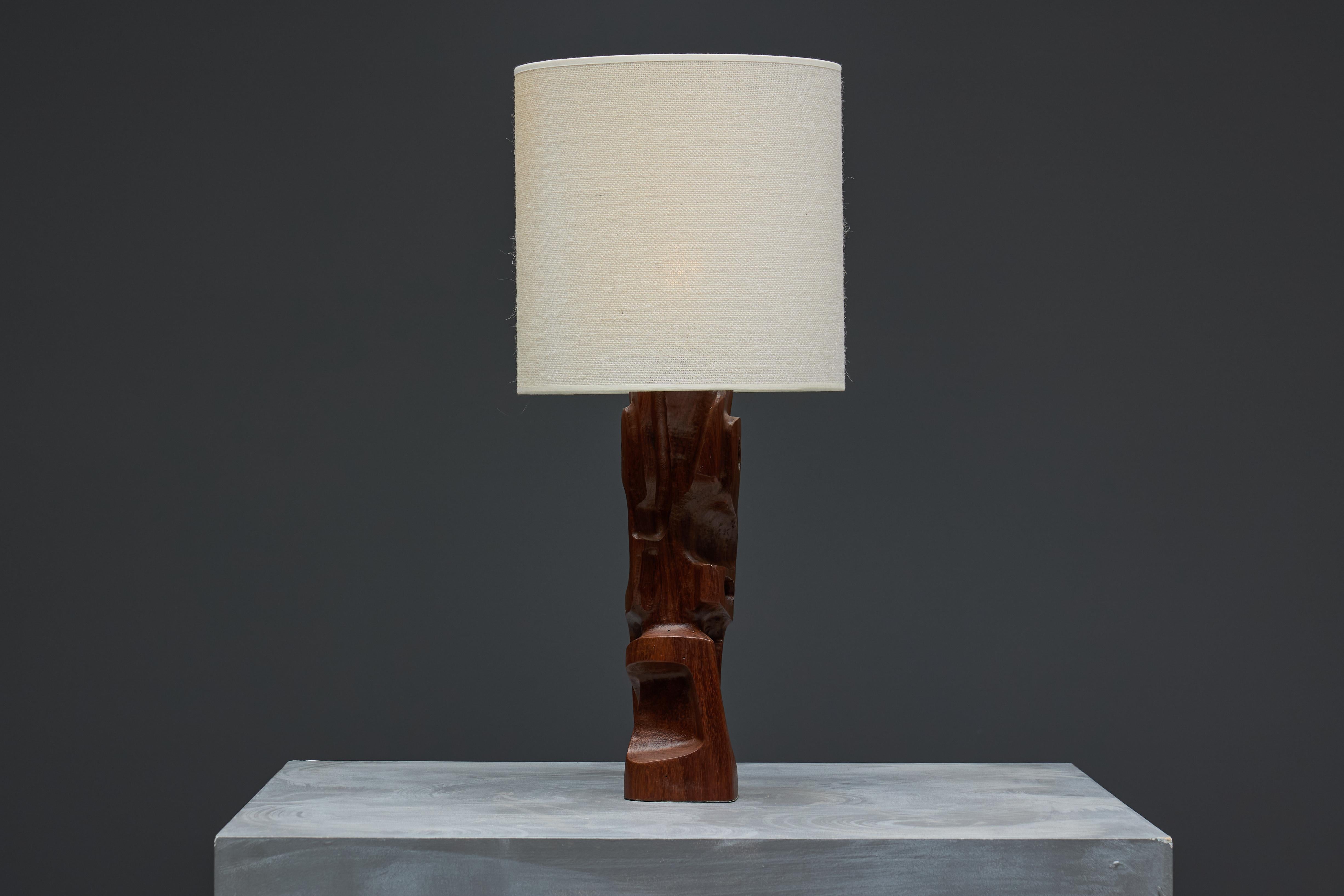 Lampada da tavolo scolpita di Gianni Pinna, Italia, anni '70 in vendita 2