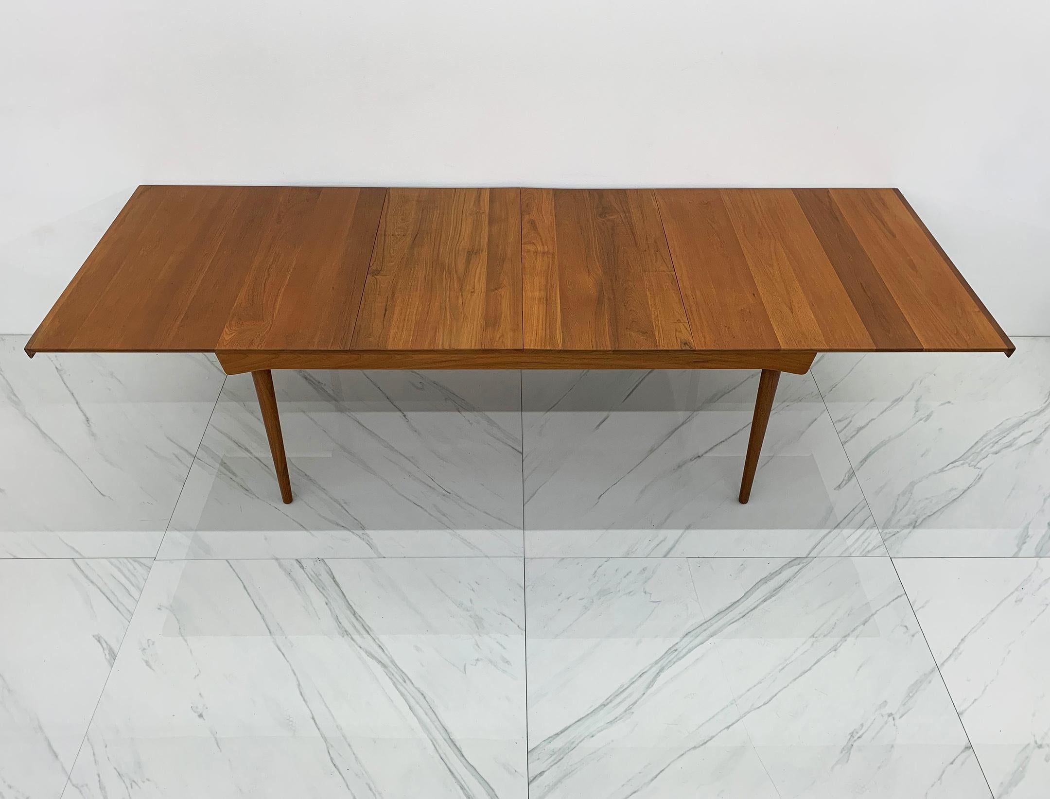 Sculpted Teak Extension Dining Table, Finn Juhl, France & Daverkosen, 1950's In Good Condition In Culver City, CA