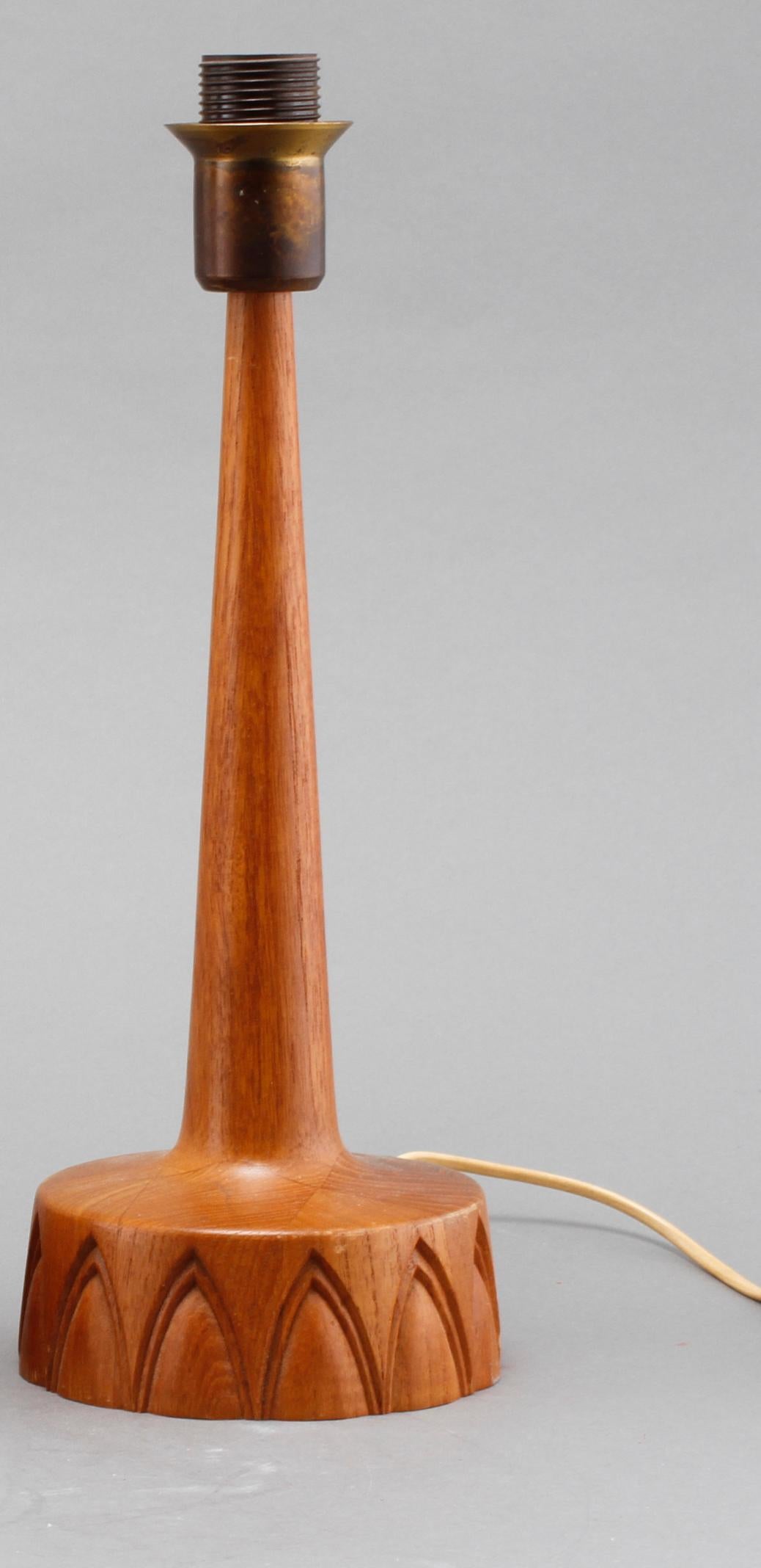Sculpted Teak Table Lamps for Ab Stilarmatur Tranas, Sweden, 1960 In Good Condition For Sale In Paris, FR