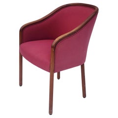 Fauteuil en noyer sculpté par The Bennetts Brickel