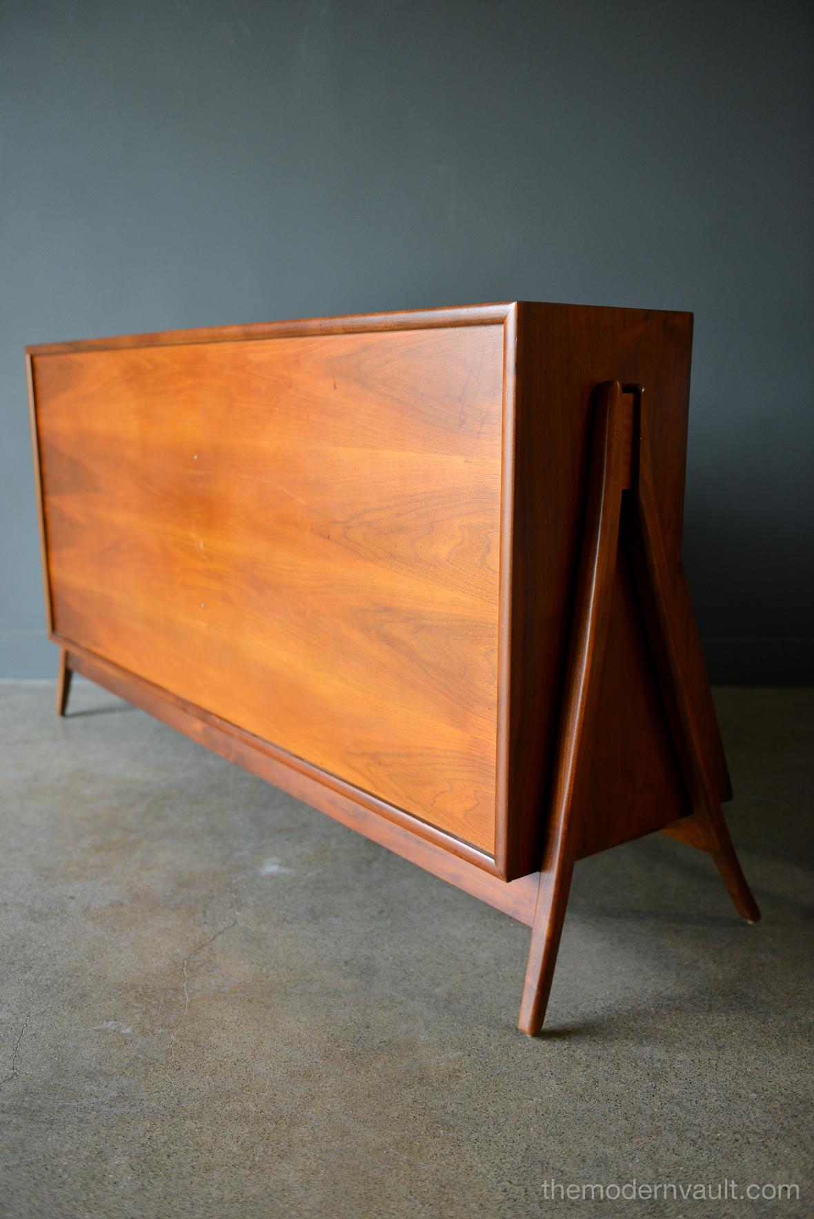 Sculpted Walnut Bookcase by Kipp Stewart for Drexel, circa 1965 In Excellent Condition In Costa Mesa, CA