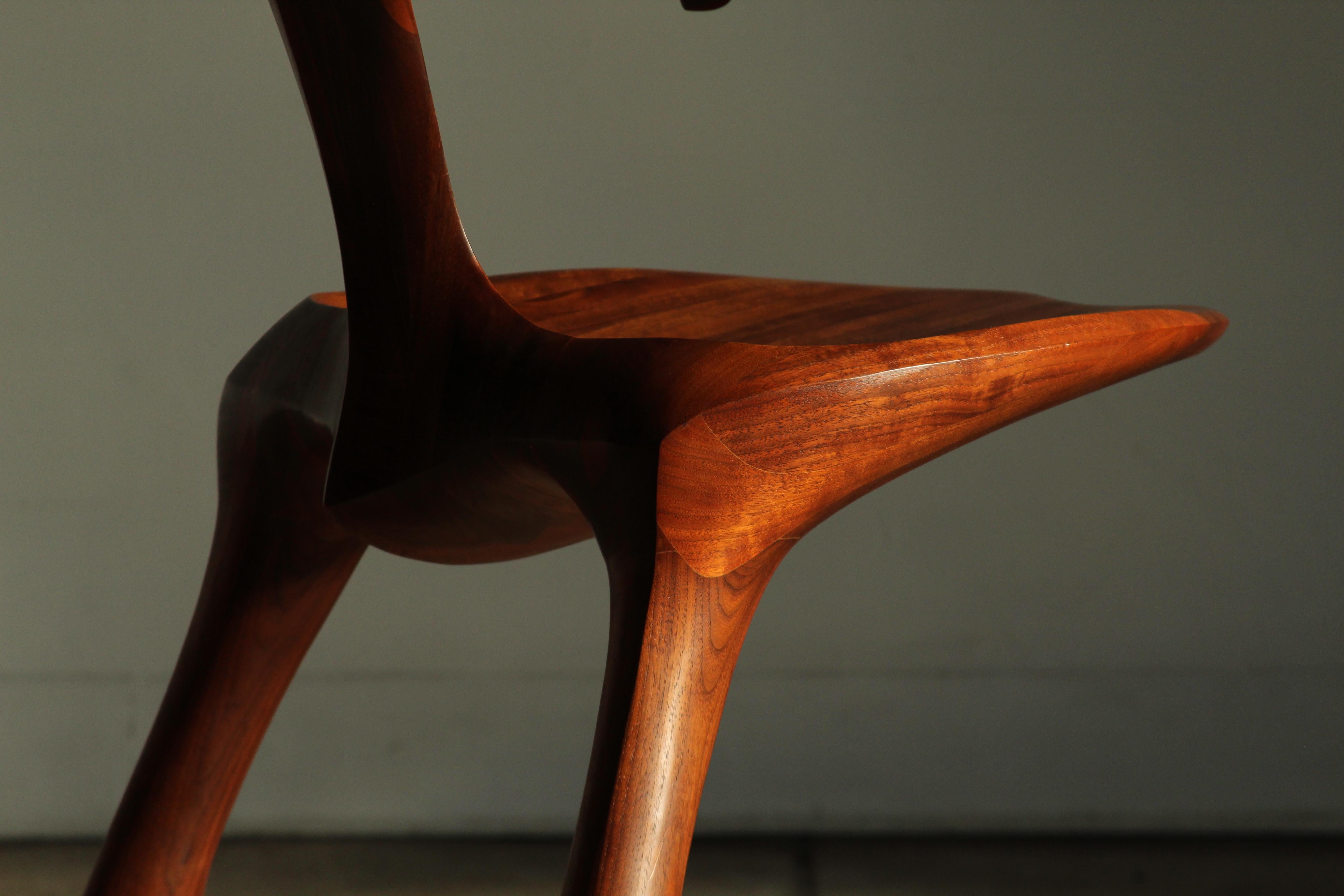 Sculpted Walnut California Studio Craft Chair Attributed to Larry Hunter, 1980 In Good Condition In Coronado, CA