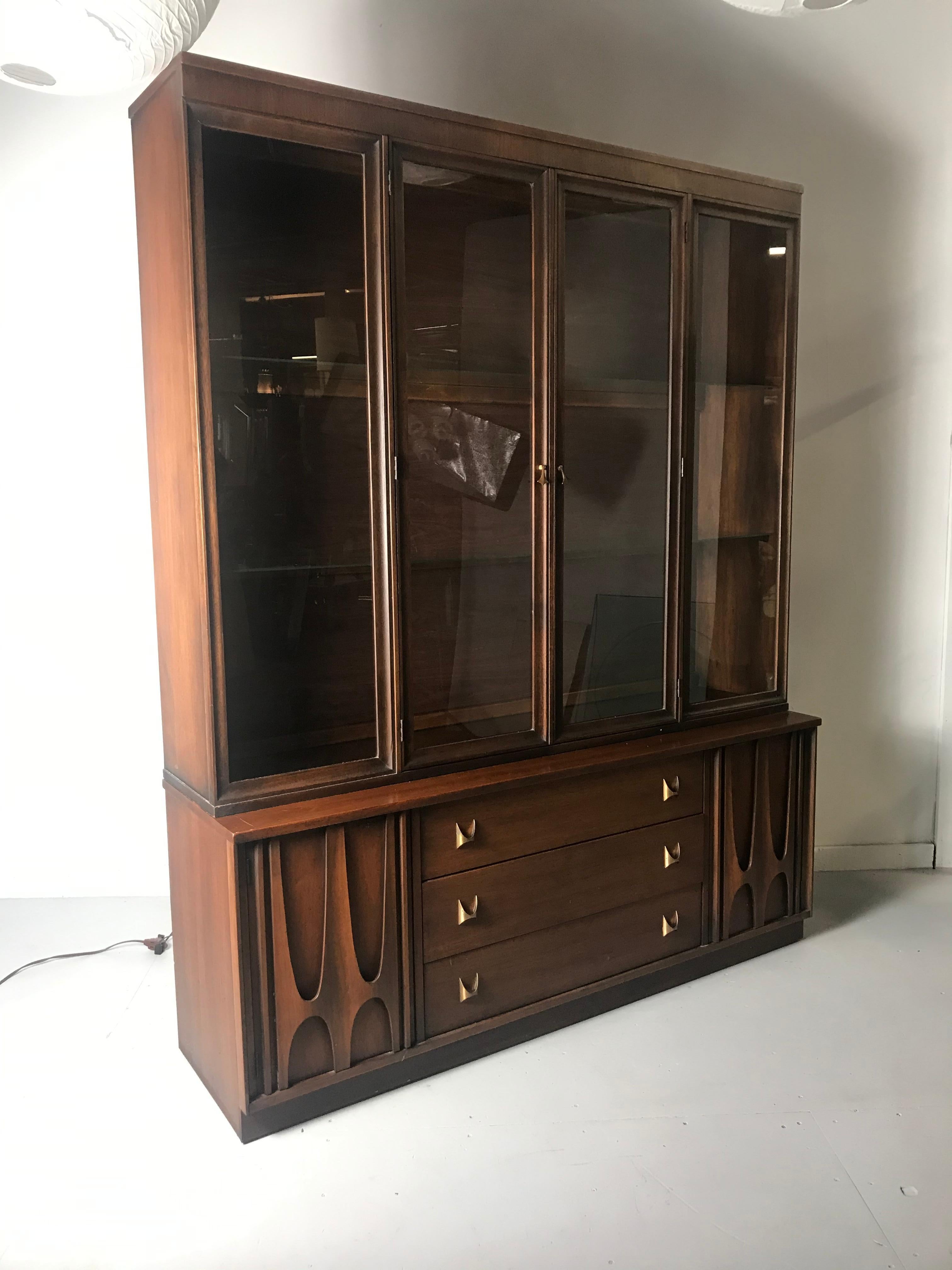 broyhill fontana china cabinet