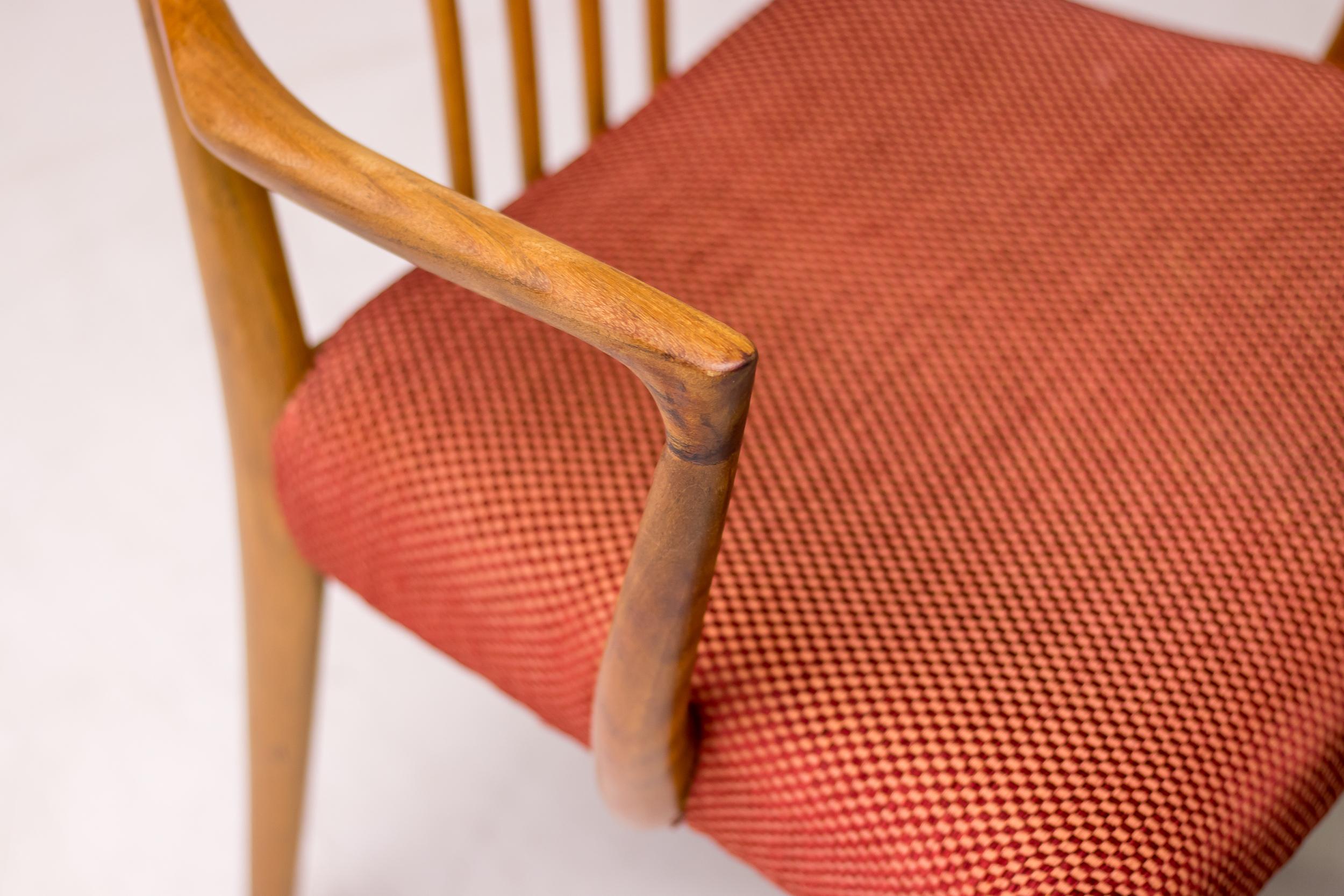 20th Century Sculpted Walnut Dining Chairs, Italy, 1955 For Sale