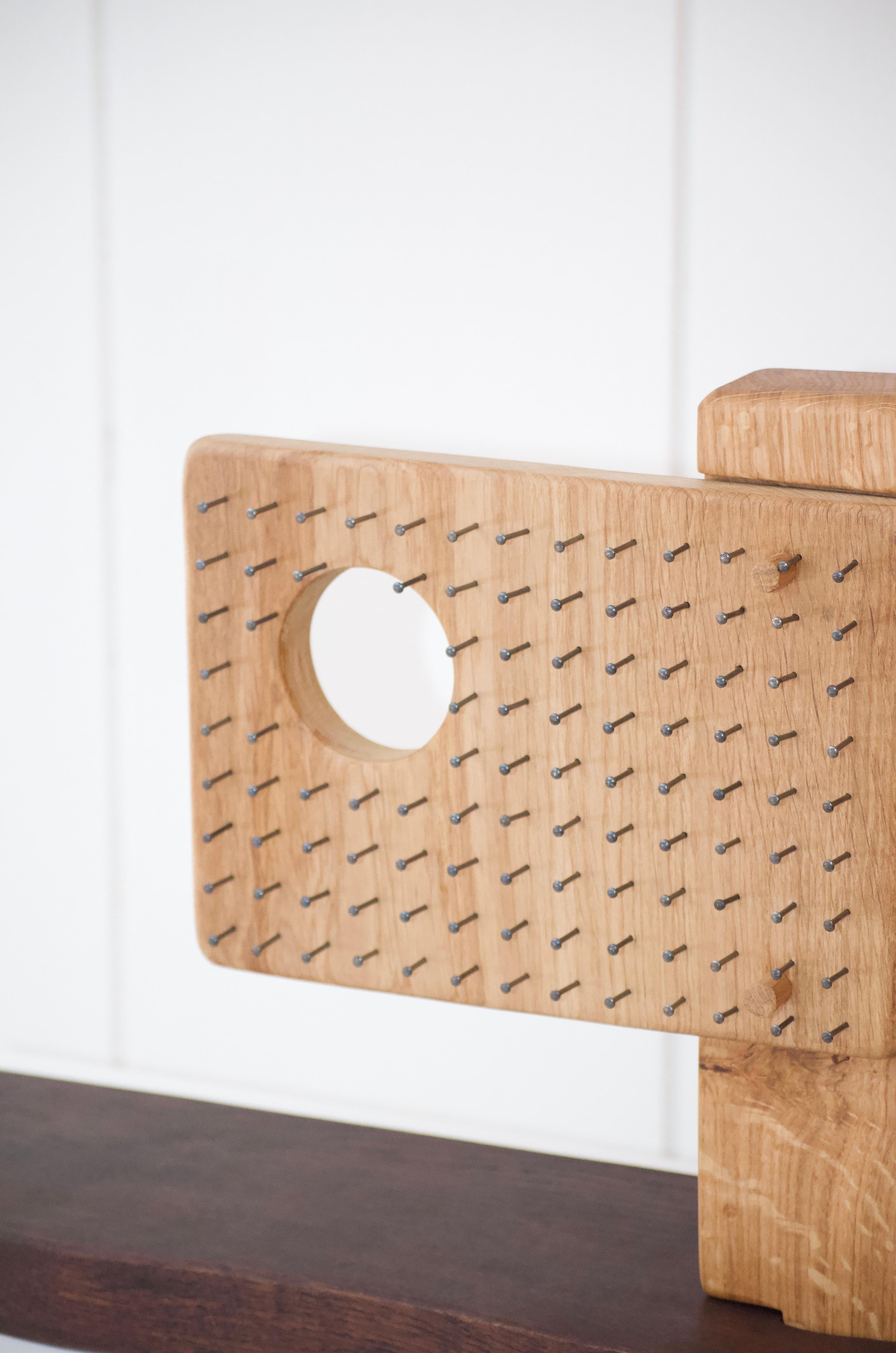 Lampe aus geschnitztem Holz von Degivry, Frankreich (21. Jahrhundert und zeitgenössisch) im Angebot