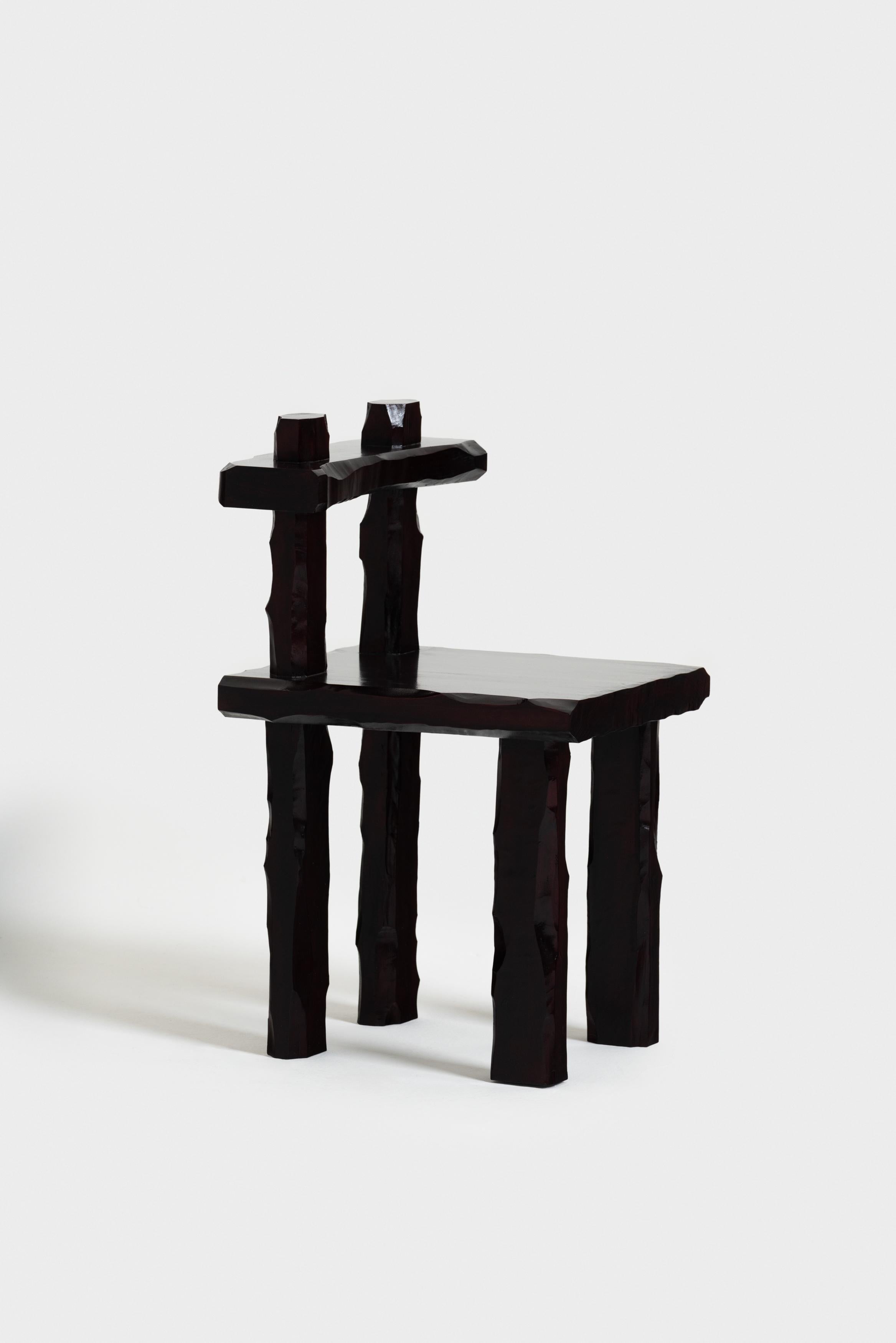 La chaise de salle à manger Sculpting Archetypes fait partie d'un projet créé pour l'Institut de recherche en sciences sociales.
historique Villa Borsani. La créatrice présente son admiration pour la diversité
des matériaux et des textures, allant