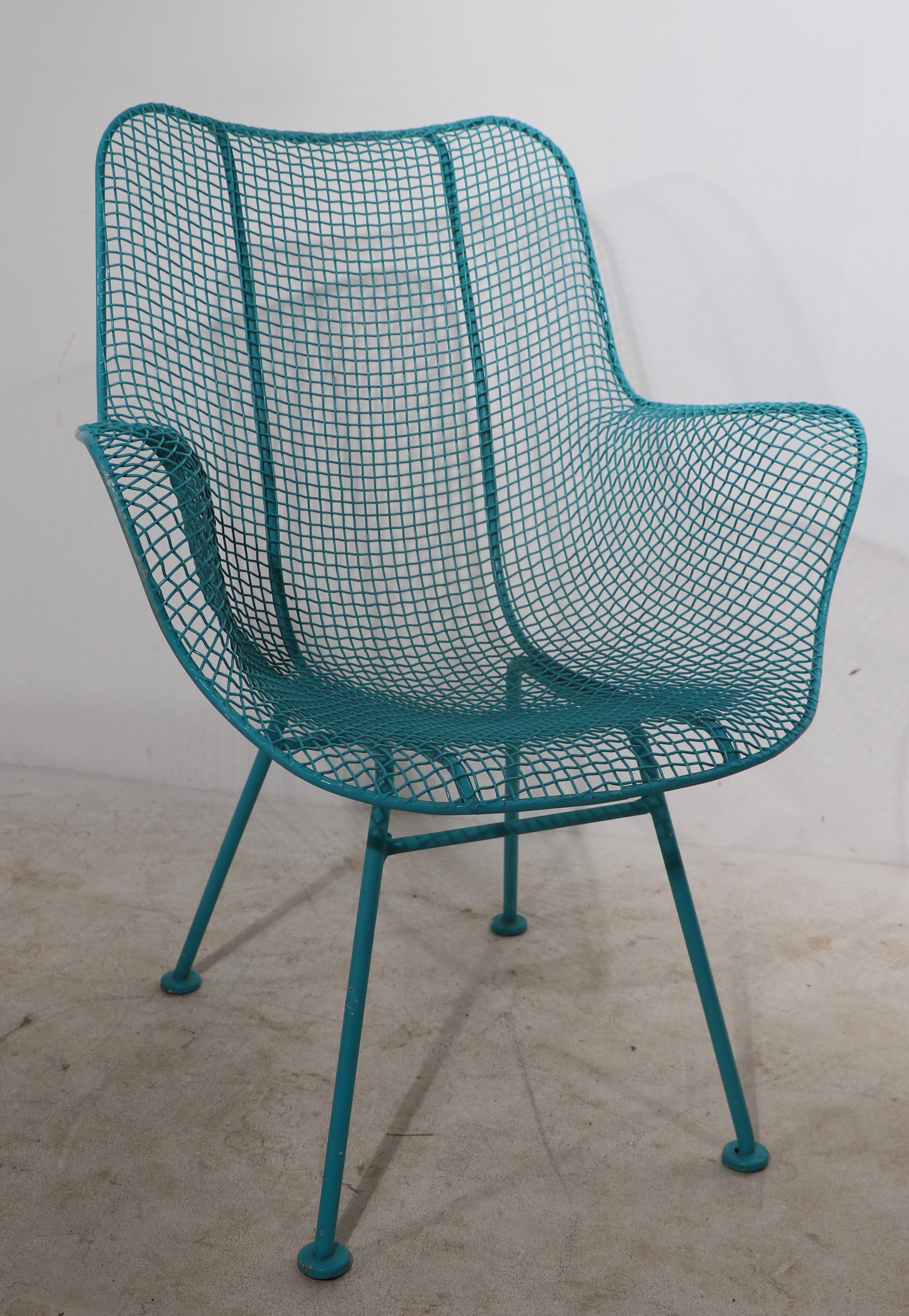 Mid-century Woodard Sculptura high back lounge chair in very fine condition, clean and ready to use. This is a hard to find form, not often seen on the market. 
Currently in an exuberant turquoise color, usable as is, or we offer custom powder