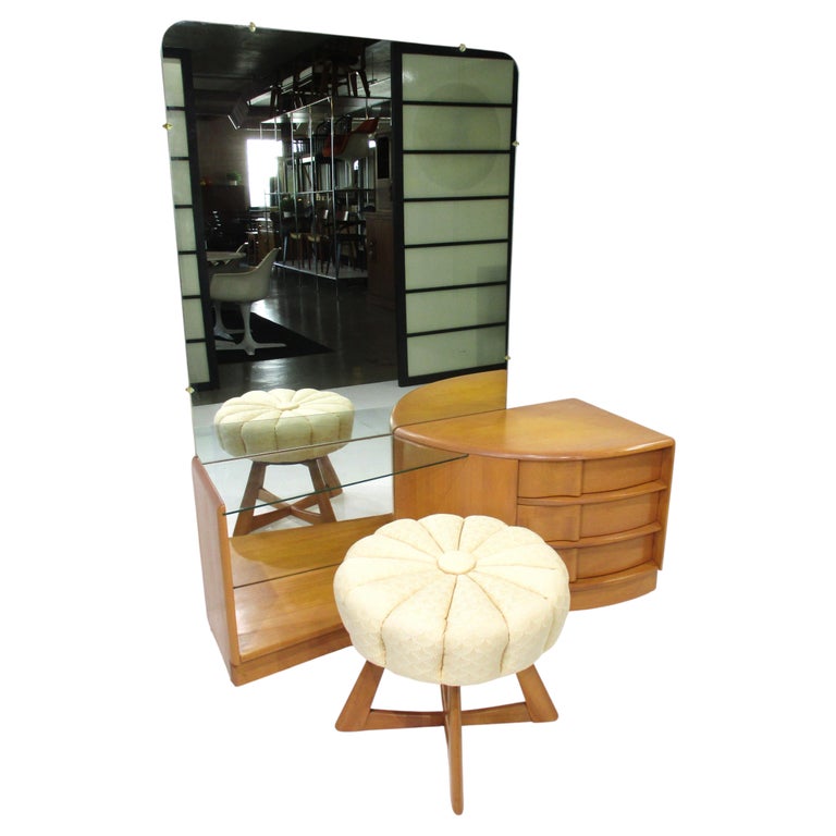 Sculptura Vanity With Matching Stool in Champagne by Heywood Wakefield