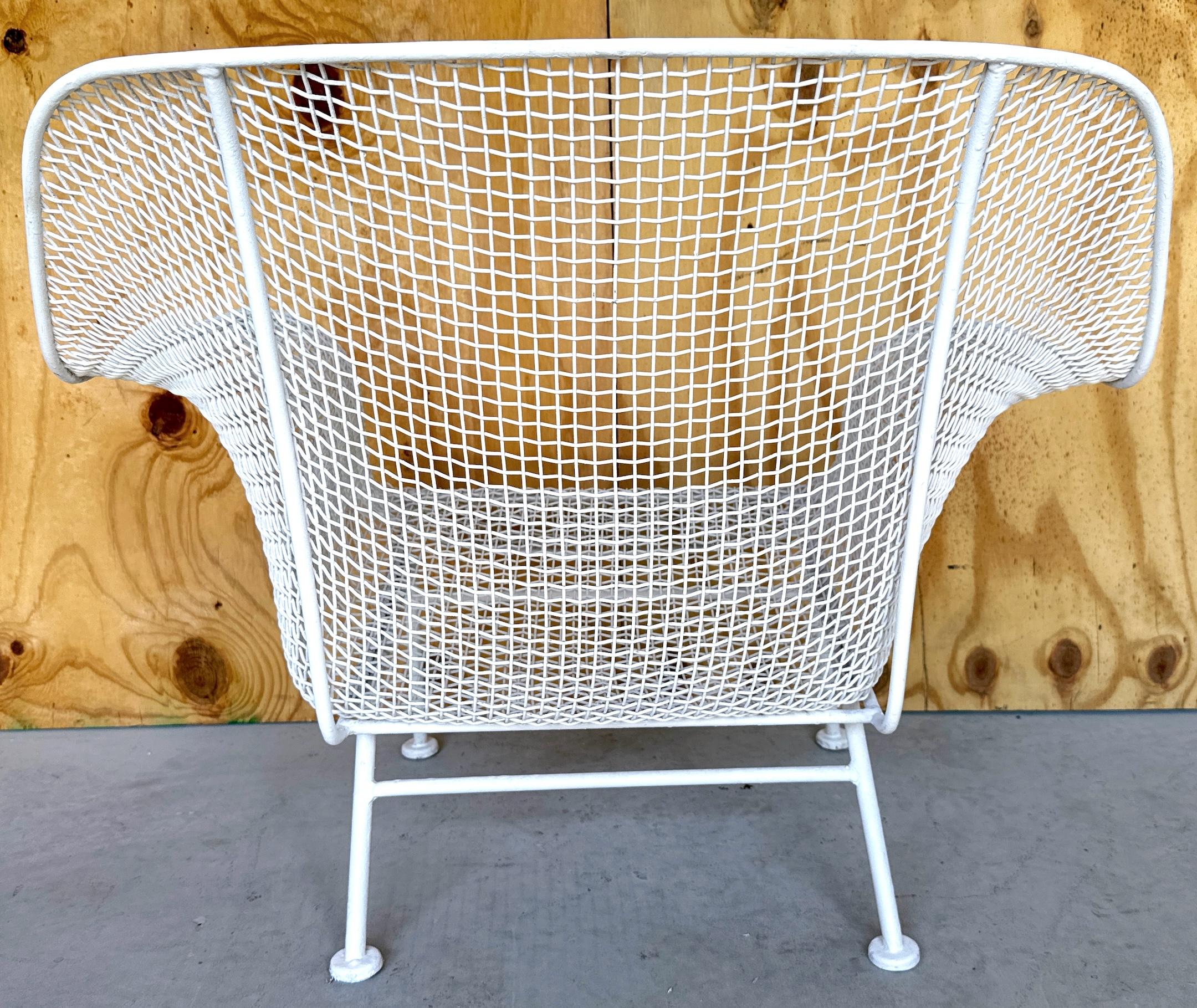 Silla Club grande de hierro forjado Sculptura de Russell Woodard, c. 1950 siglo XX en venta
