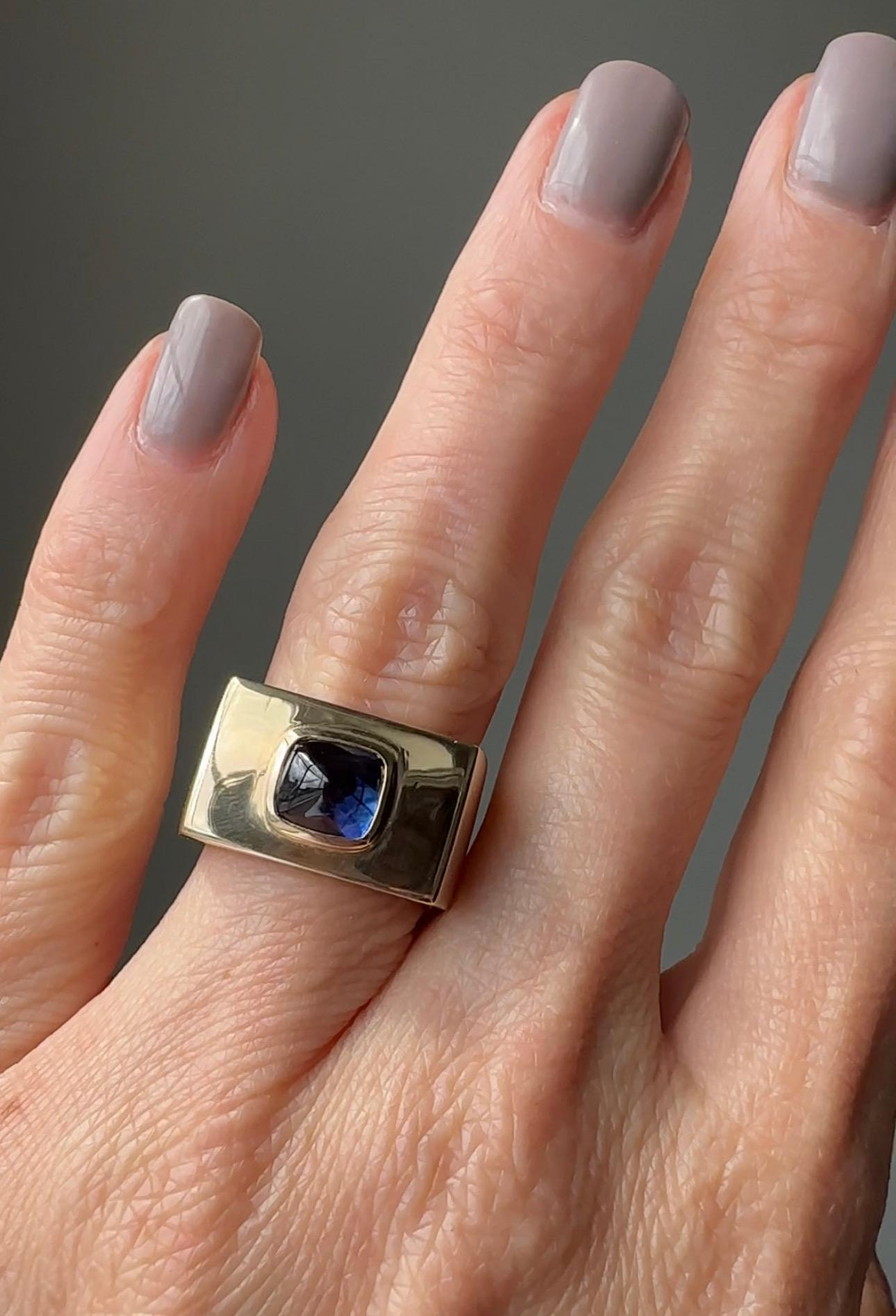 Sculptural 14K Sugarloaf Sapphire Ring - AGL Ceylon No Heat In New Condition For Sale In Hummelstown, PA
