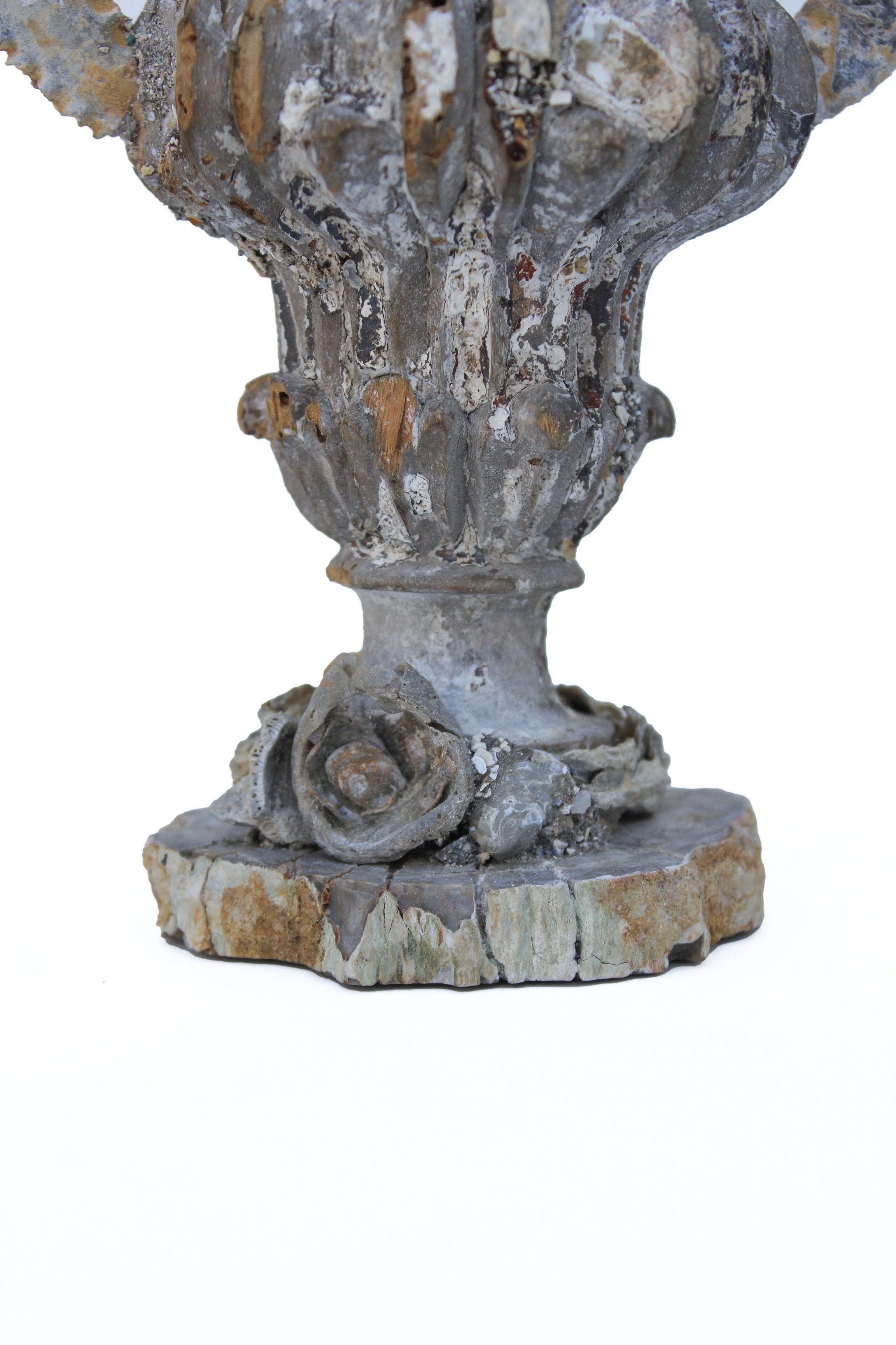 Vase „Florence Fragment“ aus dem 18. Jahrhundert mit Achatkoralle und Austernschalen aus Fossilien (Handbemalt) im Angebot