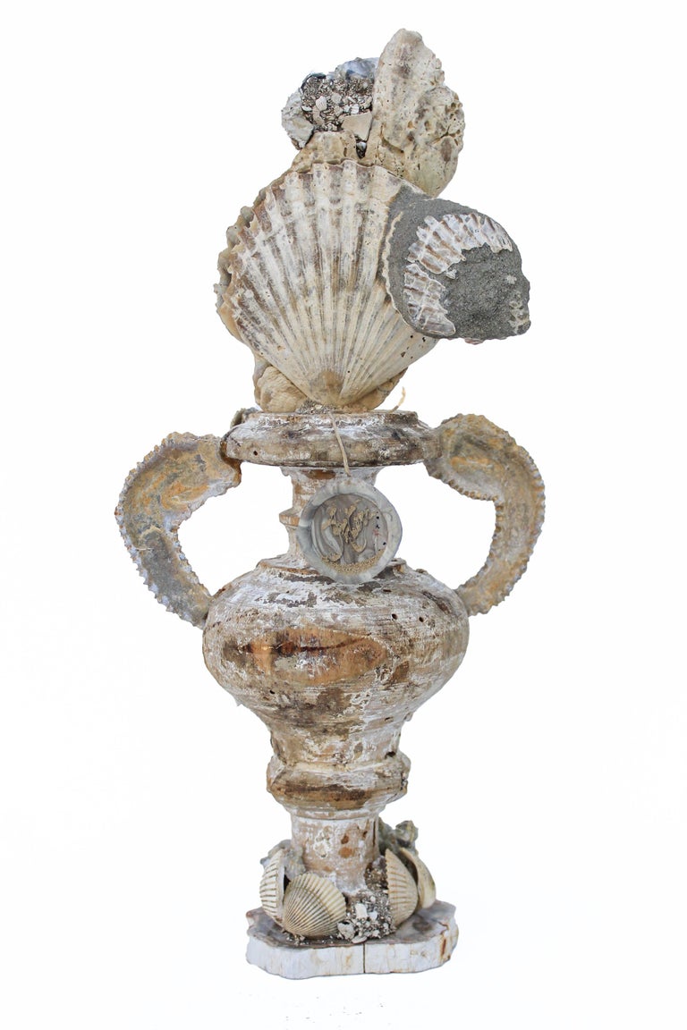 18th Century 'Florence Fragment' Vase with Chesapecten Shells & Faden Crystals In Distressed Condition For Sale In Dublin, Dalkey