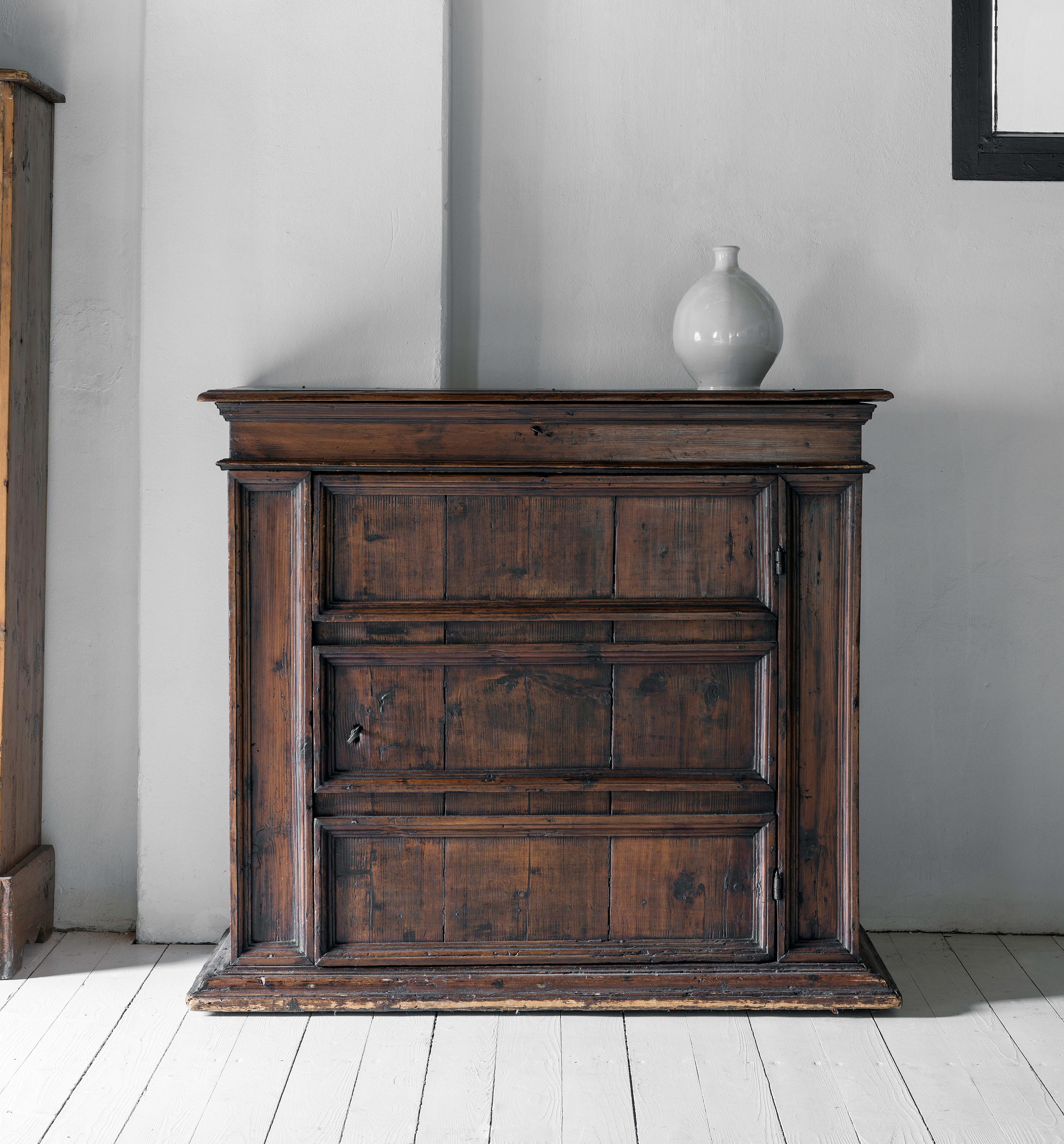 Sculptural 17th century ebonized Italian sideboard For Sale 1