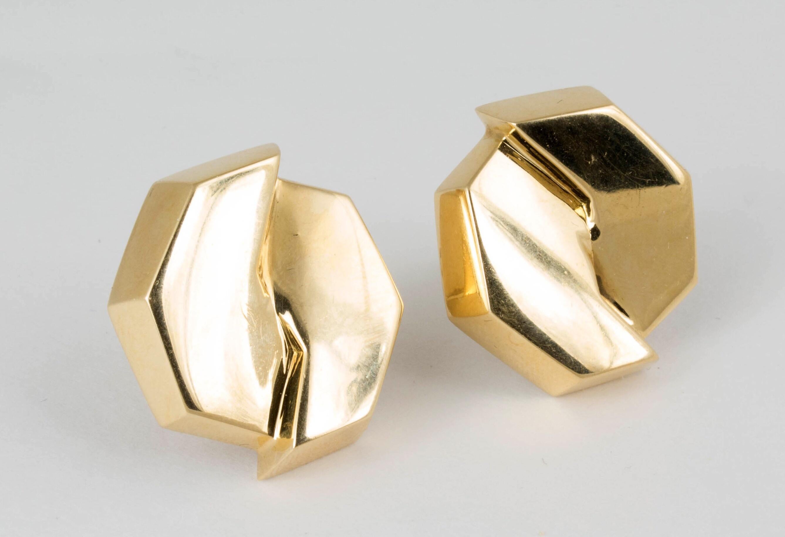 Modern Sculptural 18 Karat Yellow Gold Earclips For Sale