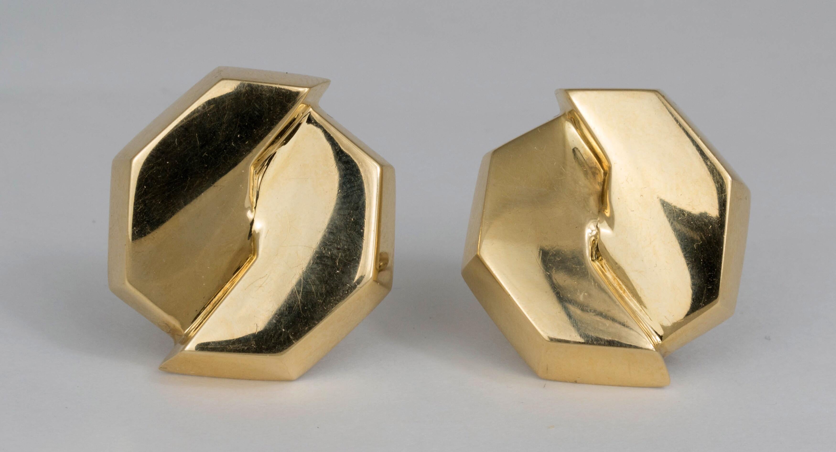 Sculptural 18 Karat Yellow Gold Earclips In Good Condition For Sale In Austin, TX