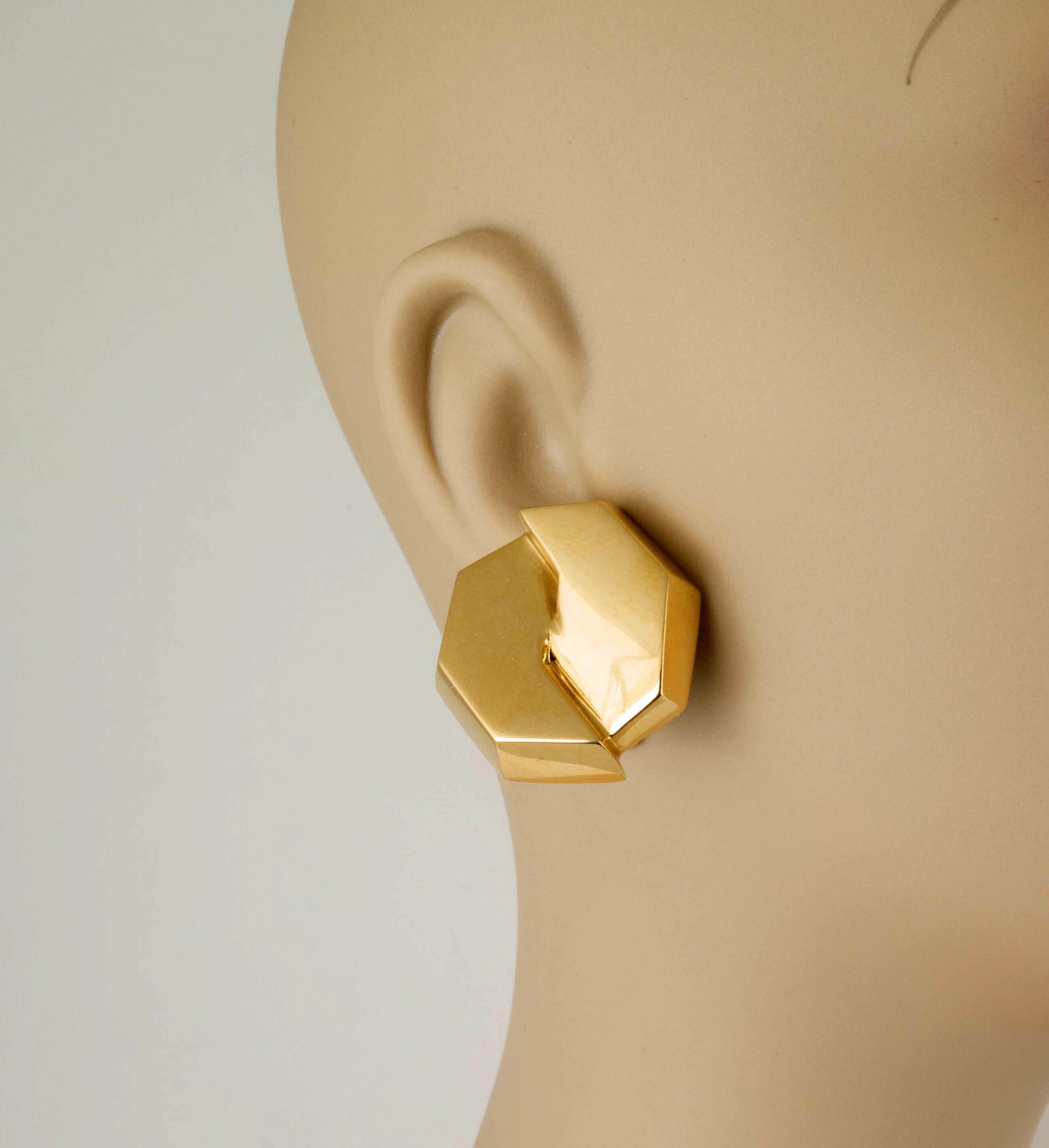 Boucles d'oreilles sculpturales en or jaune 18 carats en vente 1