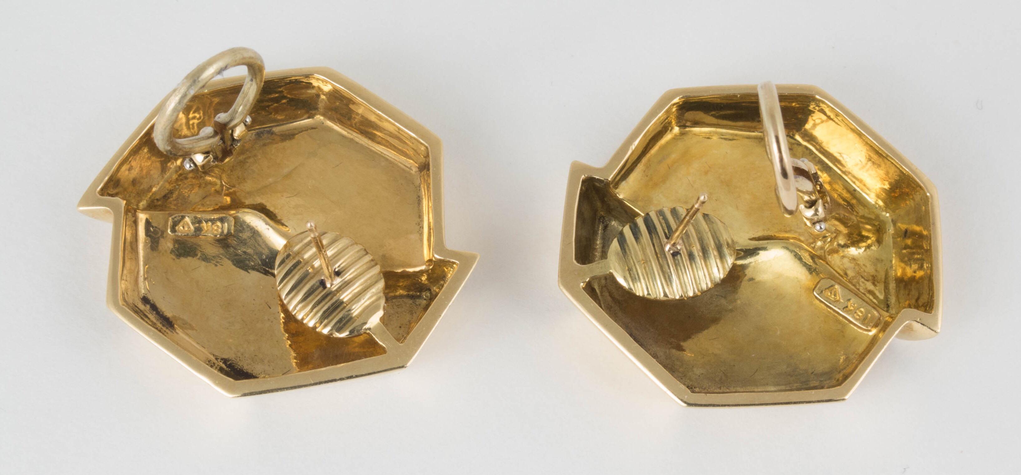 Boucles d'oreilles sculpturales en or jaune 18 carats en vente 2