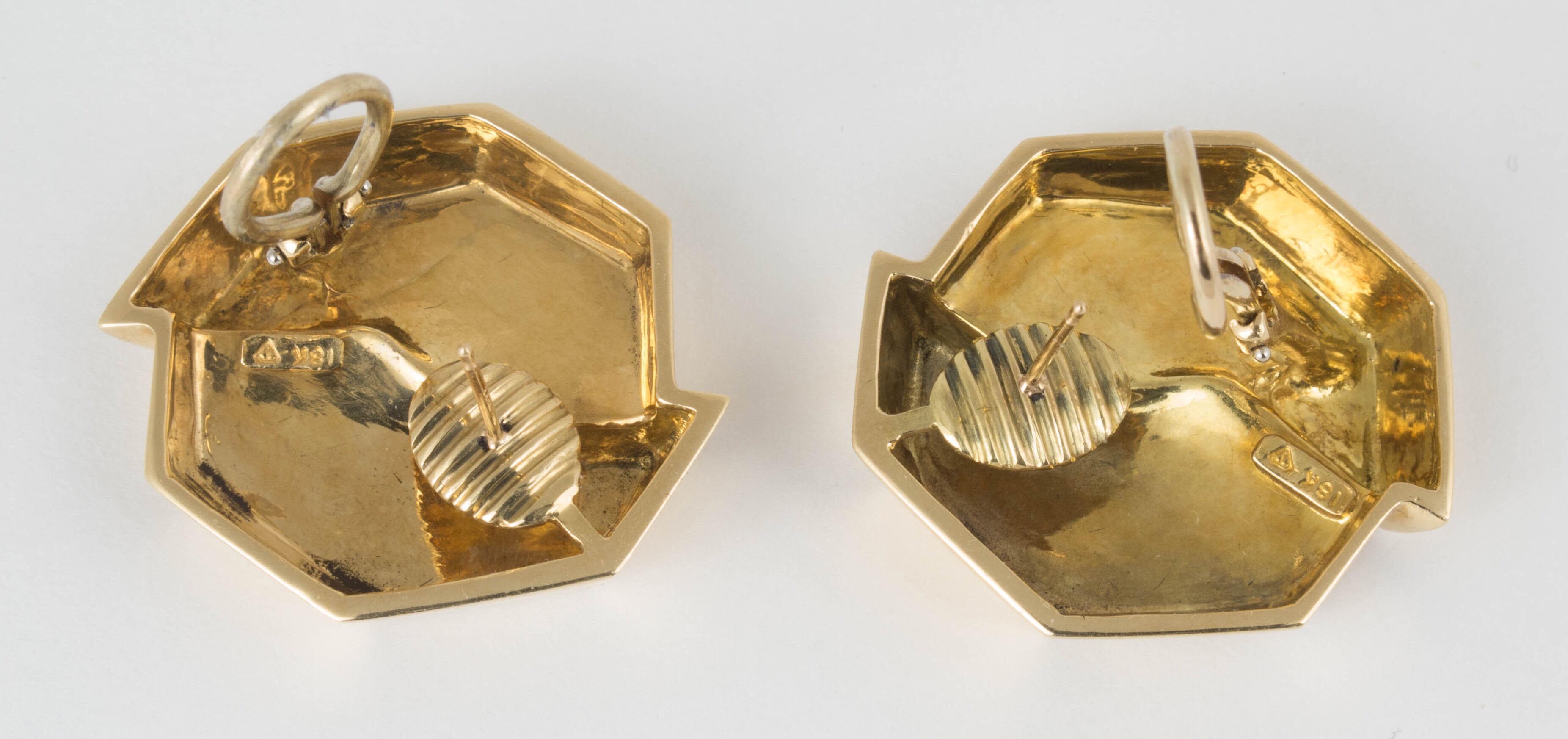 Boucles d'oreilles sculpturales en or jaune 18 carats en vente 4