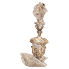Escultura del siglo XVIII "Fragmento de Florencia" con concha fósil y base de cristal
