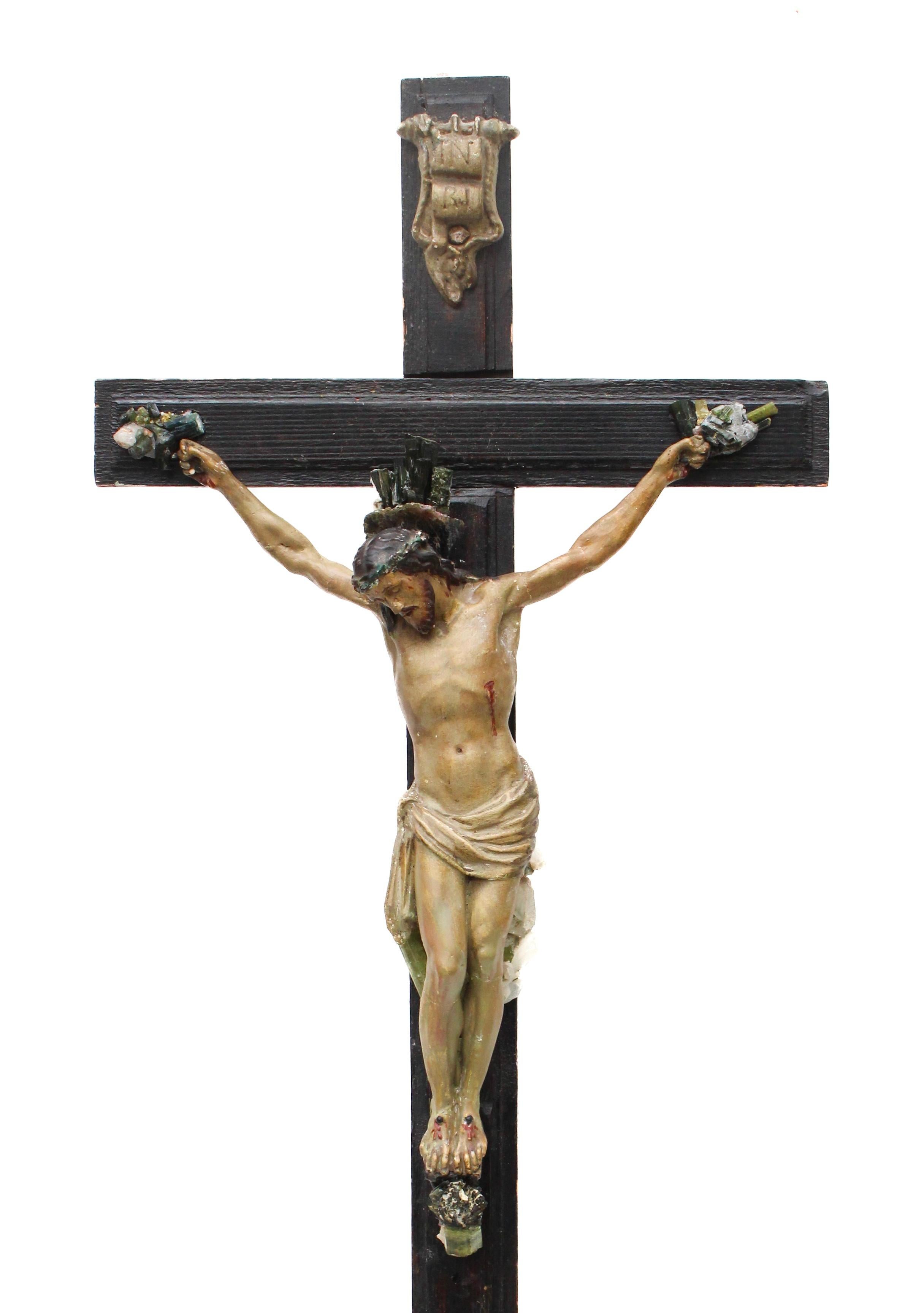 Barocco Crocifisso nero italiano scultoreo del XVIII secolo con tormalina in Matrix in vendita