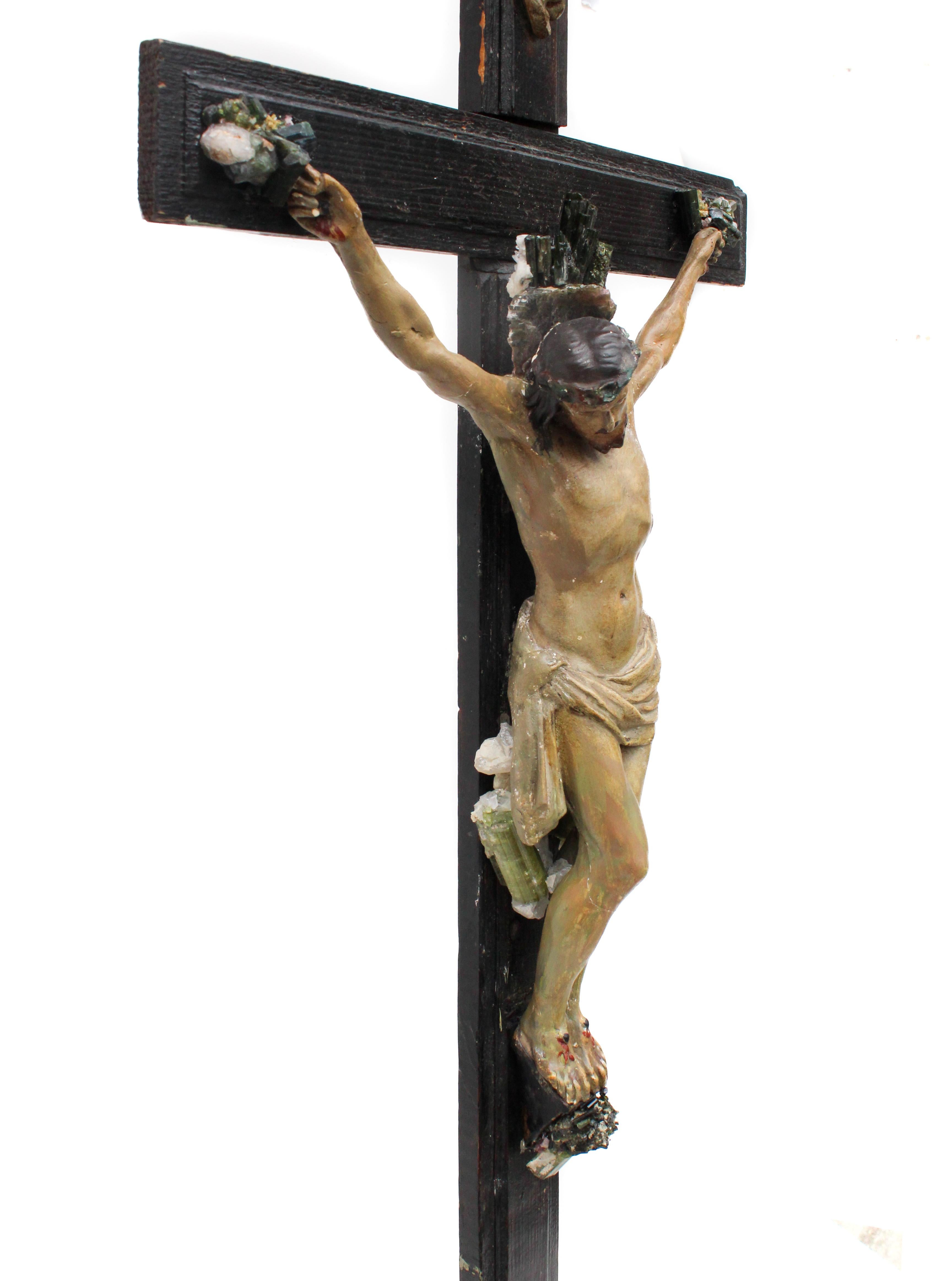 Sculptural 18th Century Italian Black Crucifix with Tourmaline in Matrix In Good Condition For Sale In Dublin, Dalkey