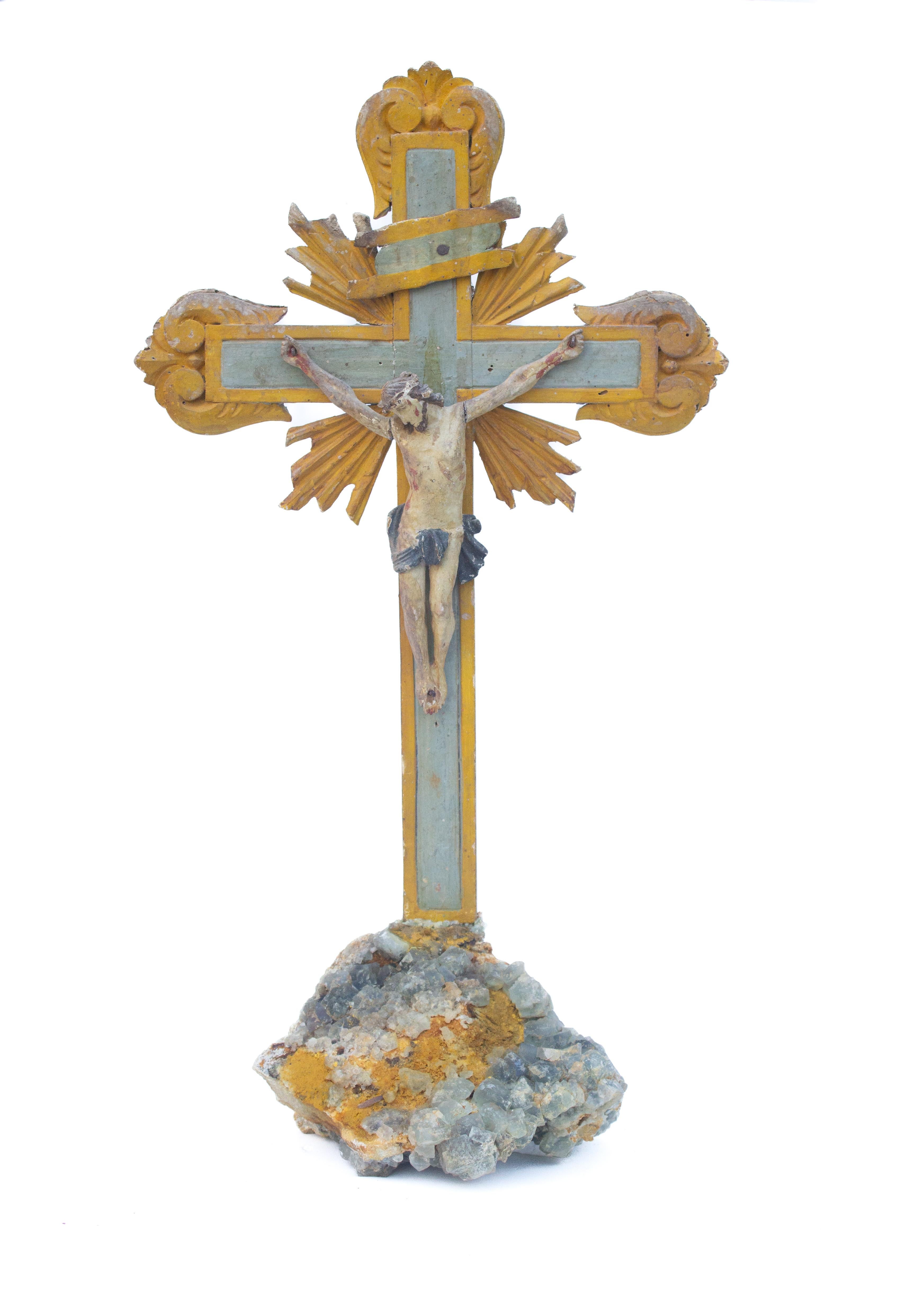 Skulpturales italienisches Kruzifix aus dem 18. Jahrhundert mit Aquamarin und Fluorit in der Matrix.

Das italienische Kruzifix aus dem 18. Jahrhundert stammt ursprünglich aus einer Kirche in Italien. Es ist auf dem Aquamarin und Fluorit in Matrix