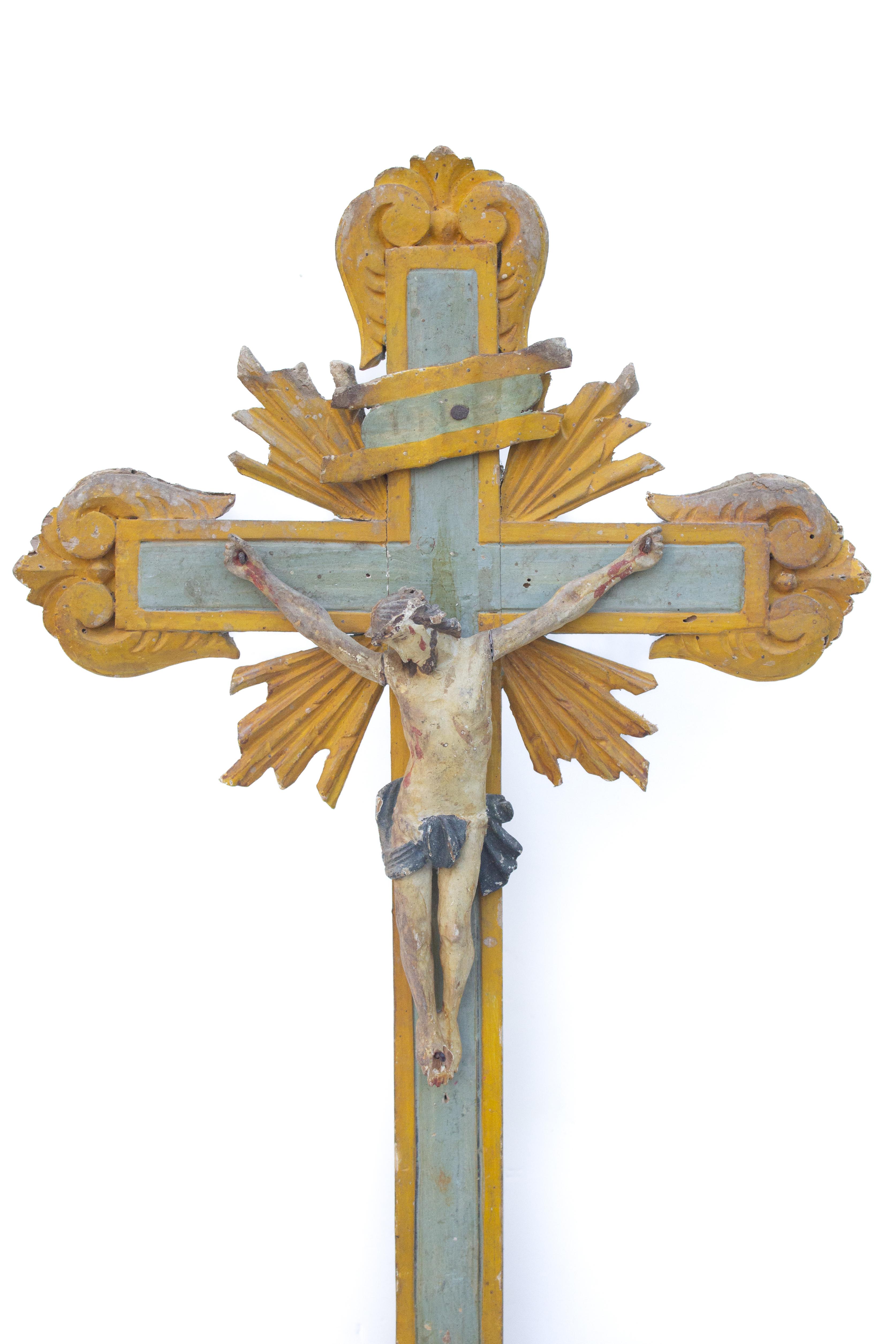 Skulpturales italienisches Kruzifix aus dem 18. Jahrhundert mit Aquamarin und Fluorit (Rokoko)