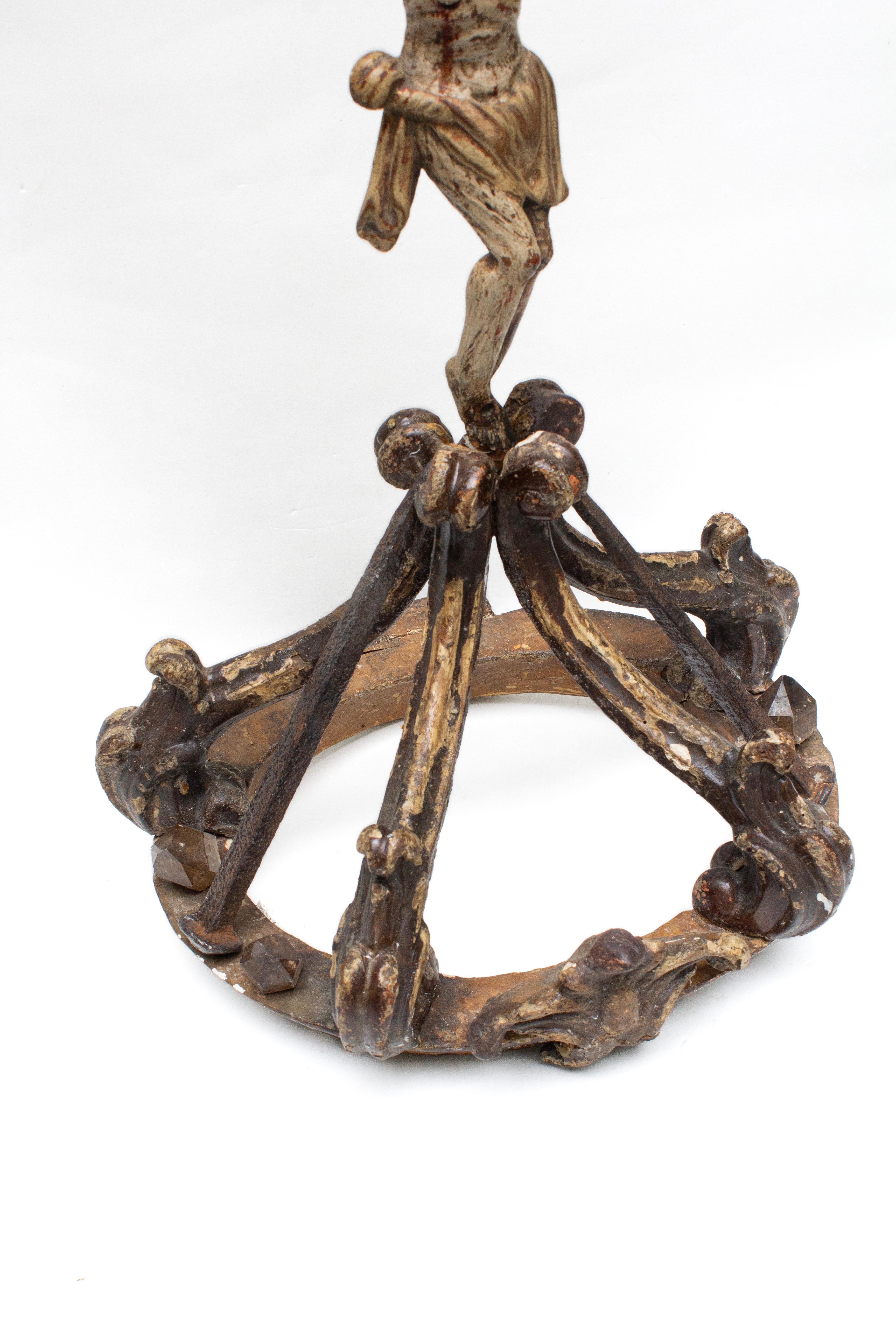Figura escultórica italiana del siglo XVIII de Cristo sobre fragmento de corona italiana Italiano en venta
