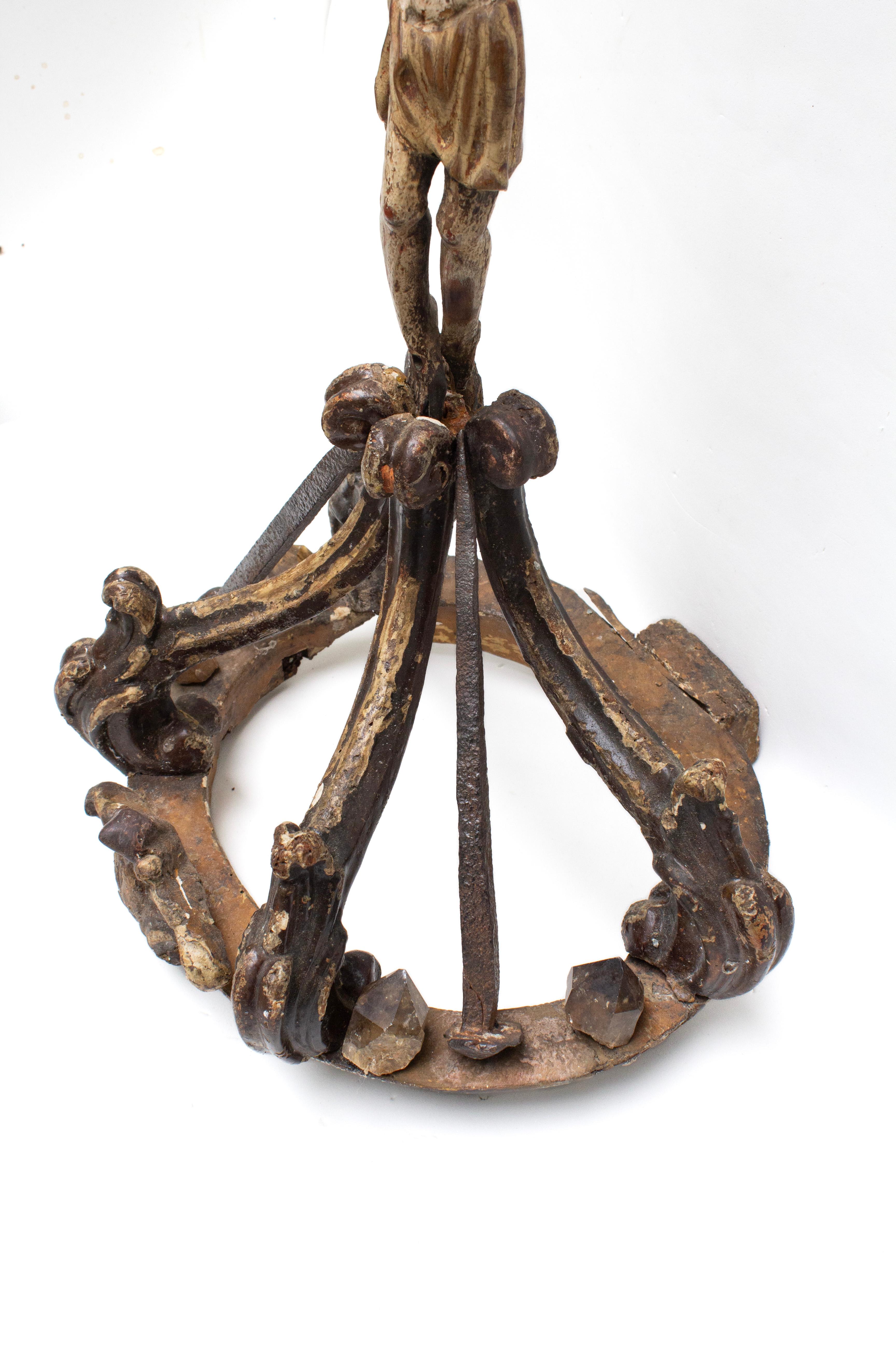 Figura escultórica italiana del siglo XVIII de Cristo sobre fragmento de corona italiana Tallado a mano en venta