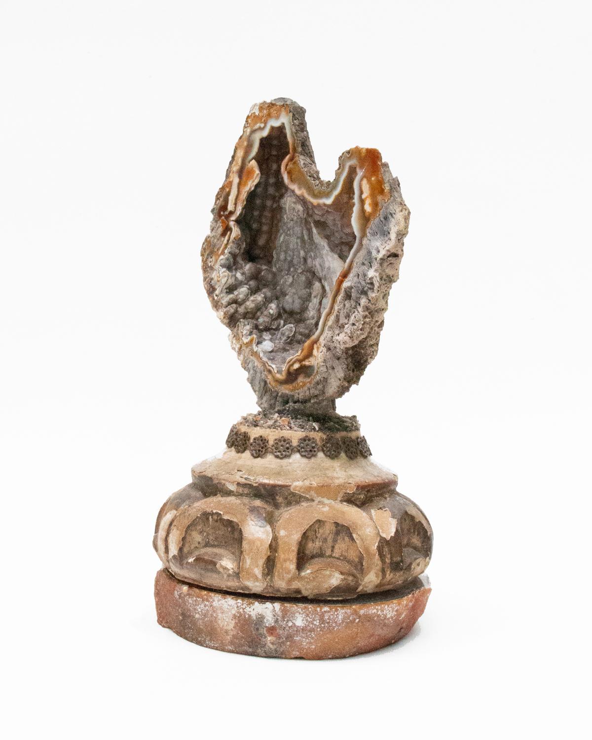Base escultórica de fragmento italiano del siglo XVIII con coral agatizado sobre ágata Italiano en venta