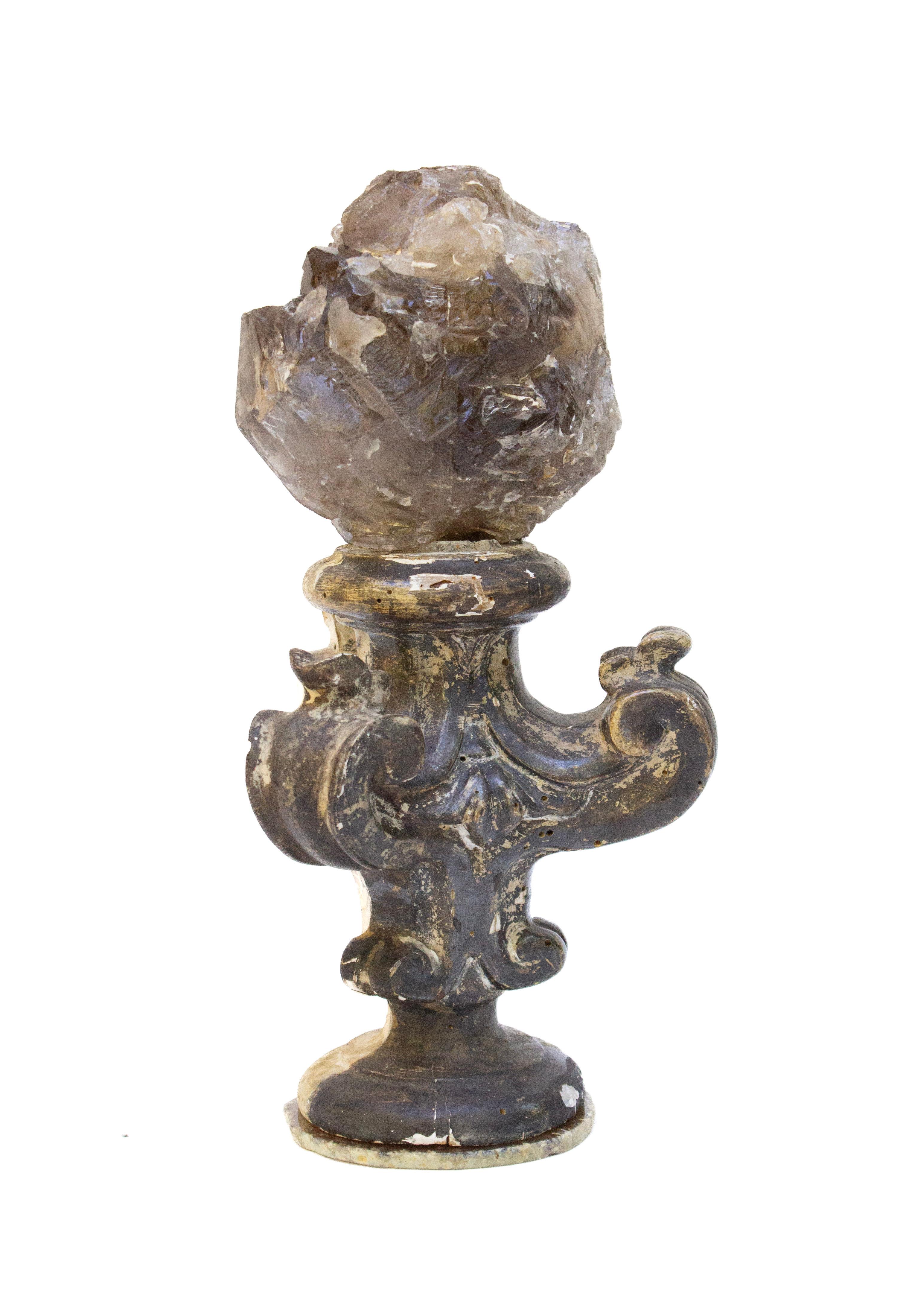 Skulpturales italienisches Fragment aus dem 18. Jahrhundert mit Elestialquarz und Achat (Handgeschnitzt) im Angebot