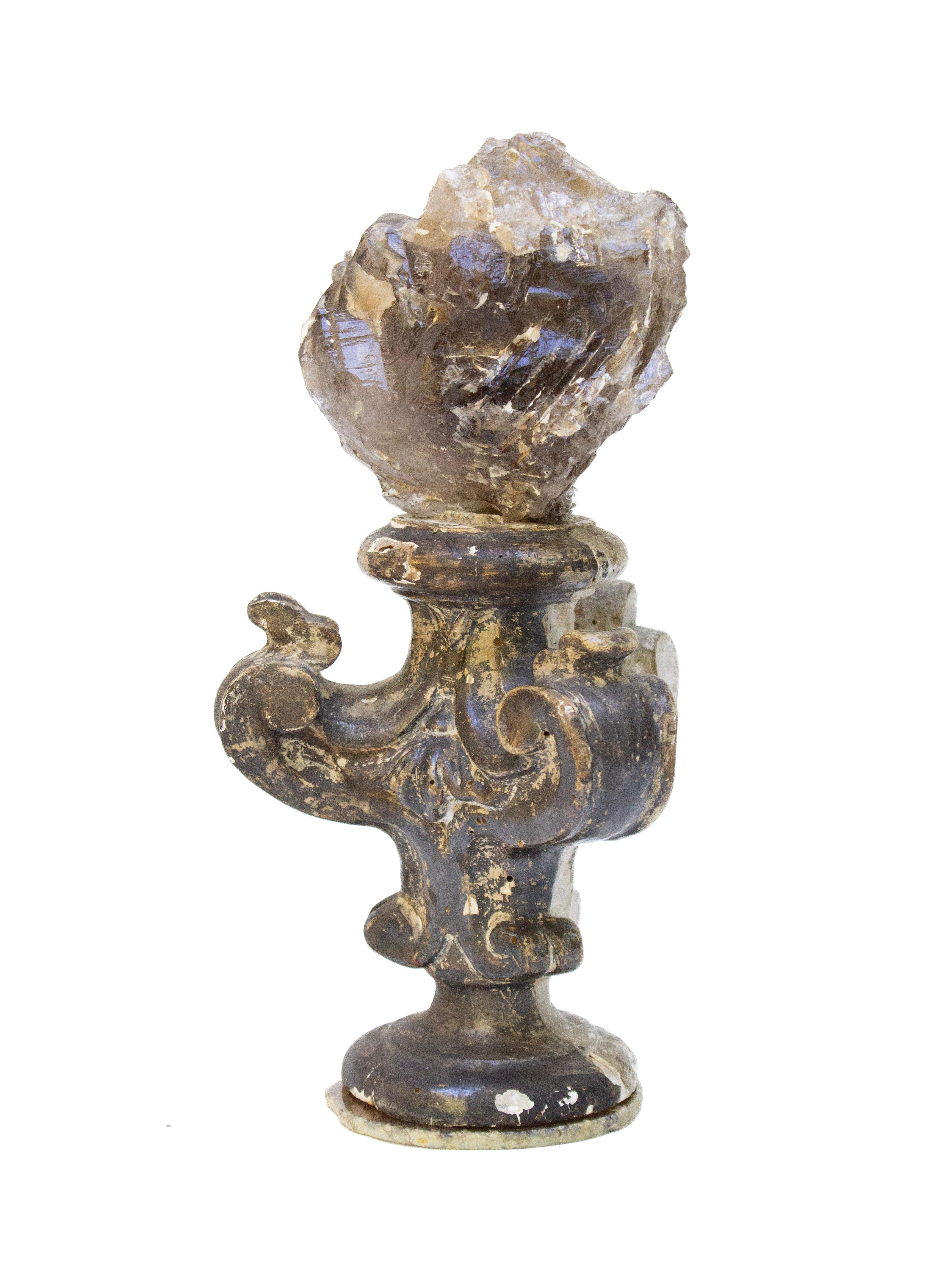 Skulpturales italienisches Fragment aus dem 18. Jahrhundert mit Elestialquarz und Achat im Zustand „Gut“ im Angebot in Dublin, Dalkey