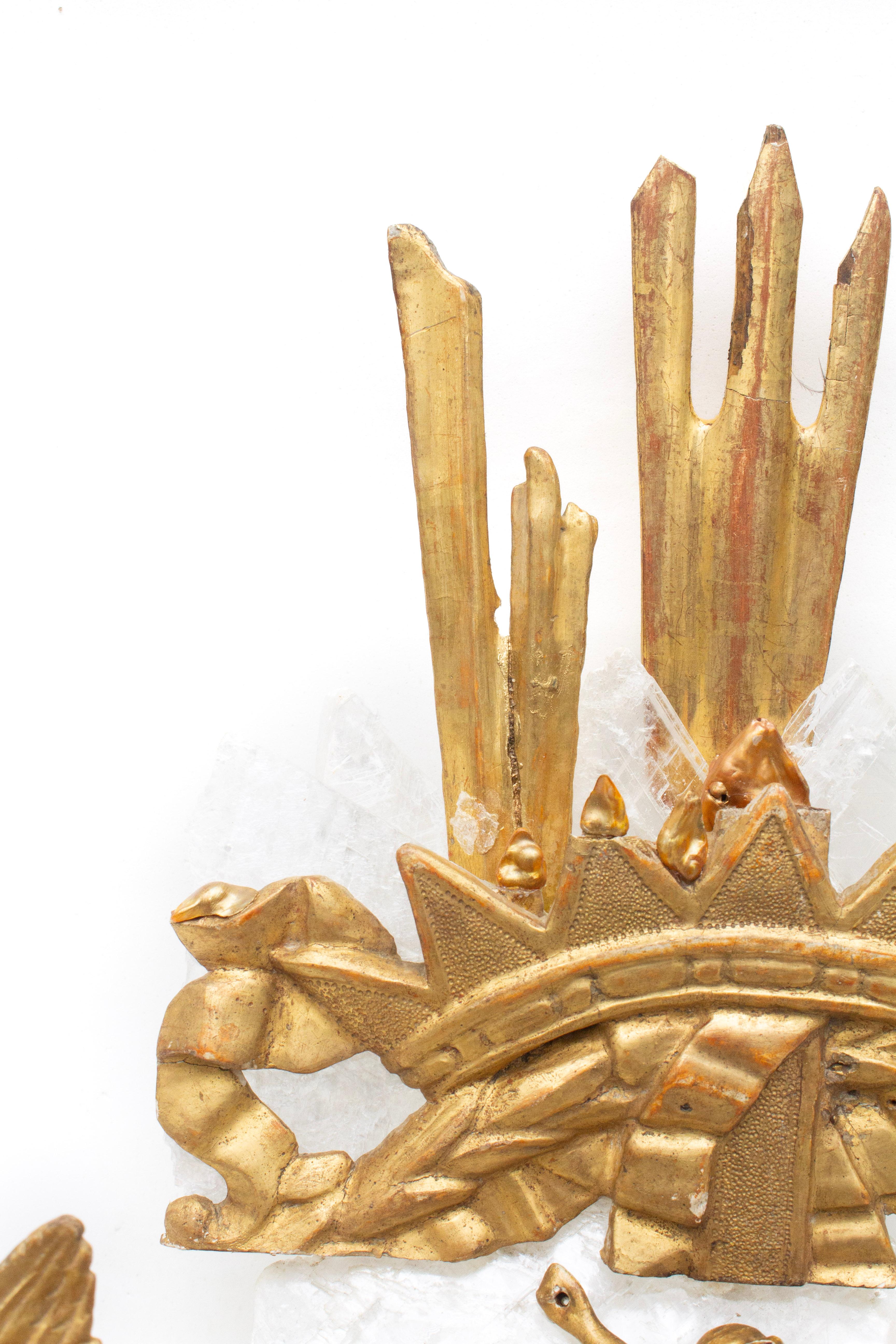 Sculptural 18th Century Italian Gilded Angel and Sunrays on Selenite Crystal In condizioni buone in vendita a Dublin, Dalkey