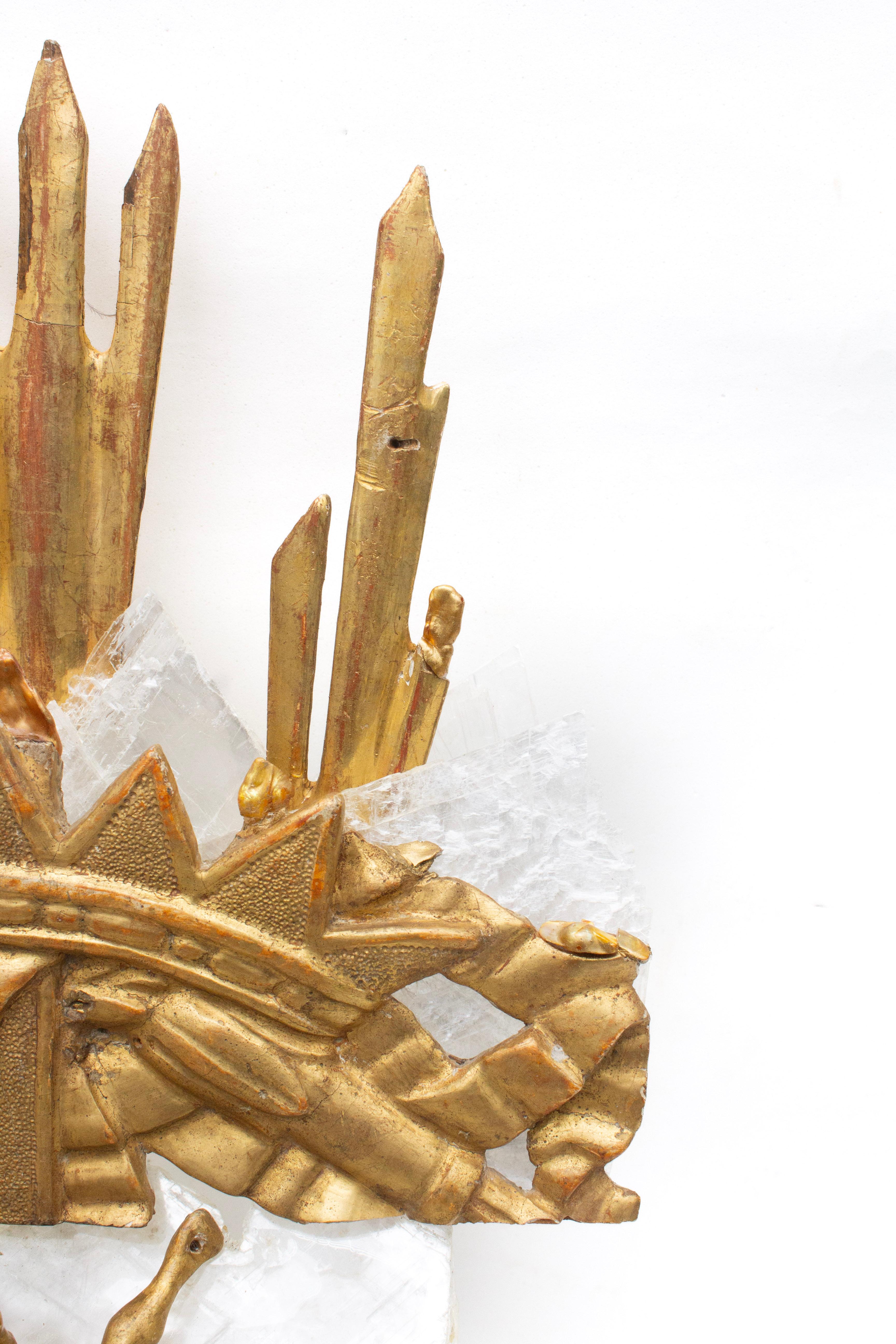 Fino al XVIII secolo Sculptural 18th Century Italian Gilded Angel and Sunrays on Selenite Crystal in vendita