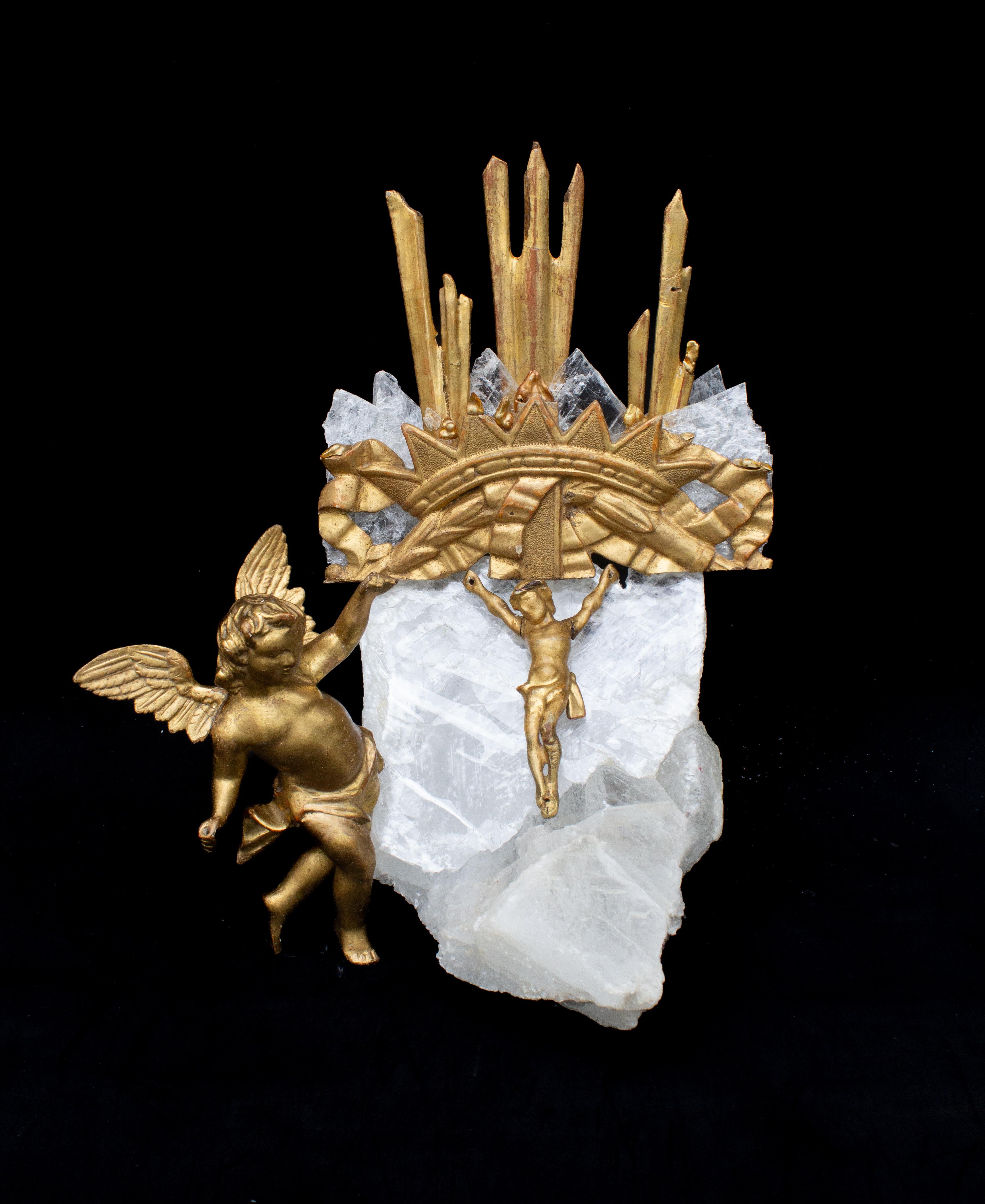 Sculptural 18th Century Italian Gilded Angel and Sunrays on Selenite Crystal in vendita 1