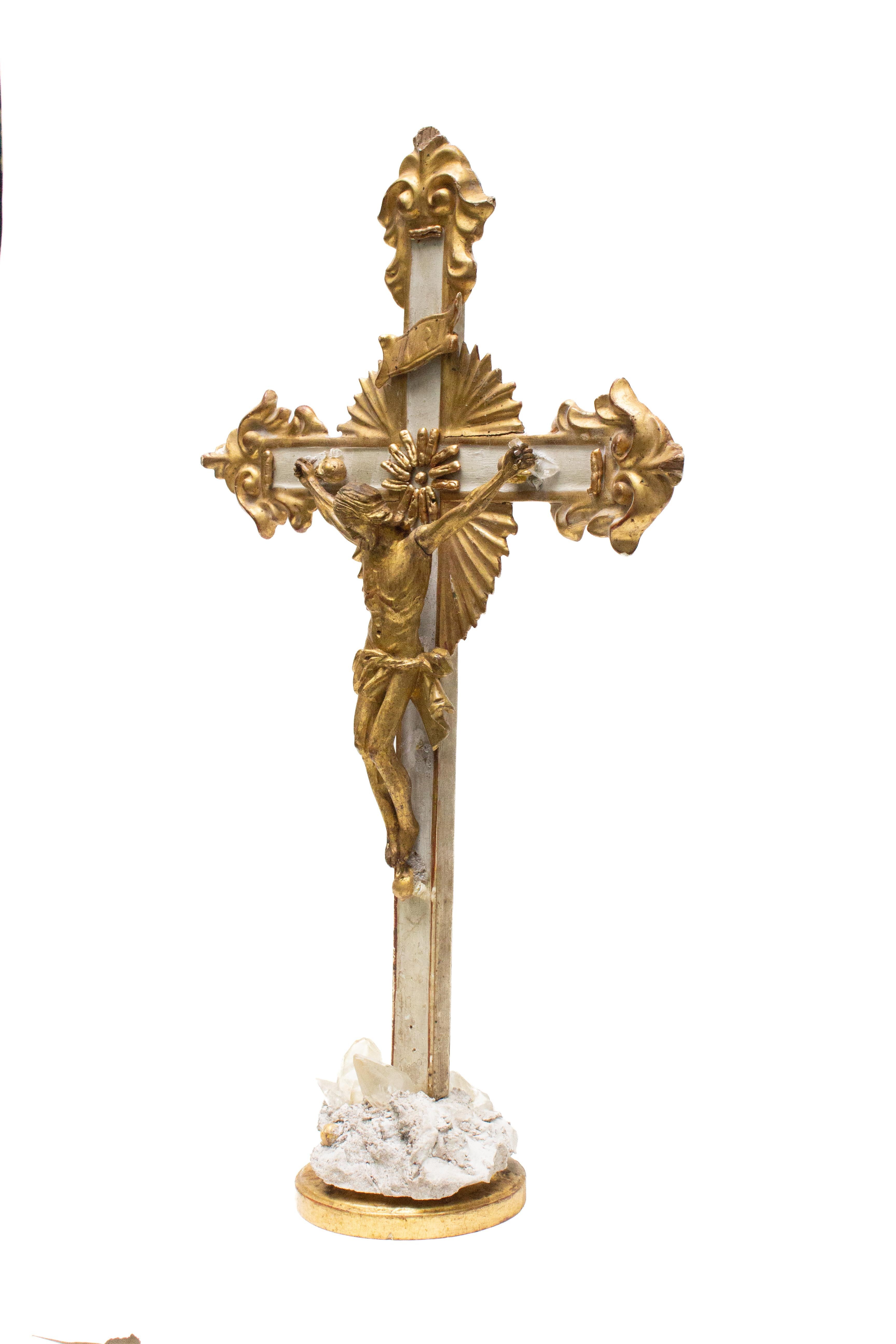 Sculptural 18th Century Italian Gilded Crucifix with Calcite Crystals In Good Condition For Sale In Dublin, Dalkey