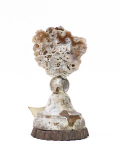 Candelero escultórico de plata italiana del siglo XVIII con coral de ágata fósil