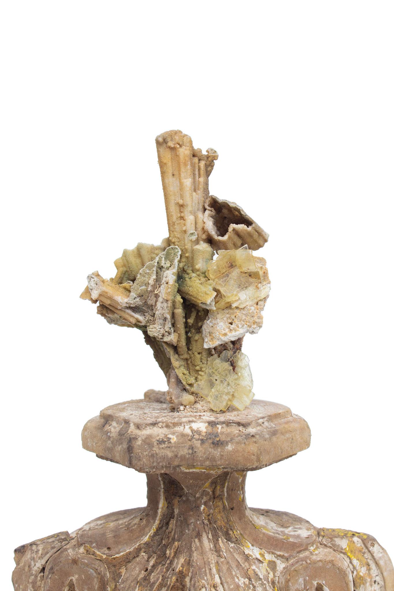 XVIIIe siècle et antérieur Sculpturale fragment de florence italienne rococo du 18ème siècle avec Stalagmite rare en vente