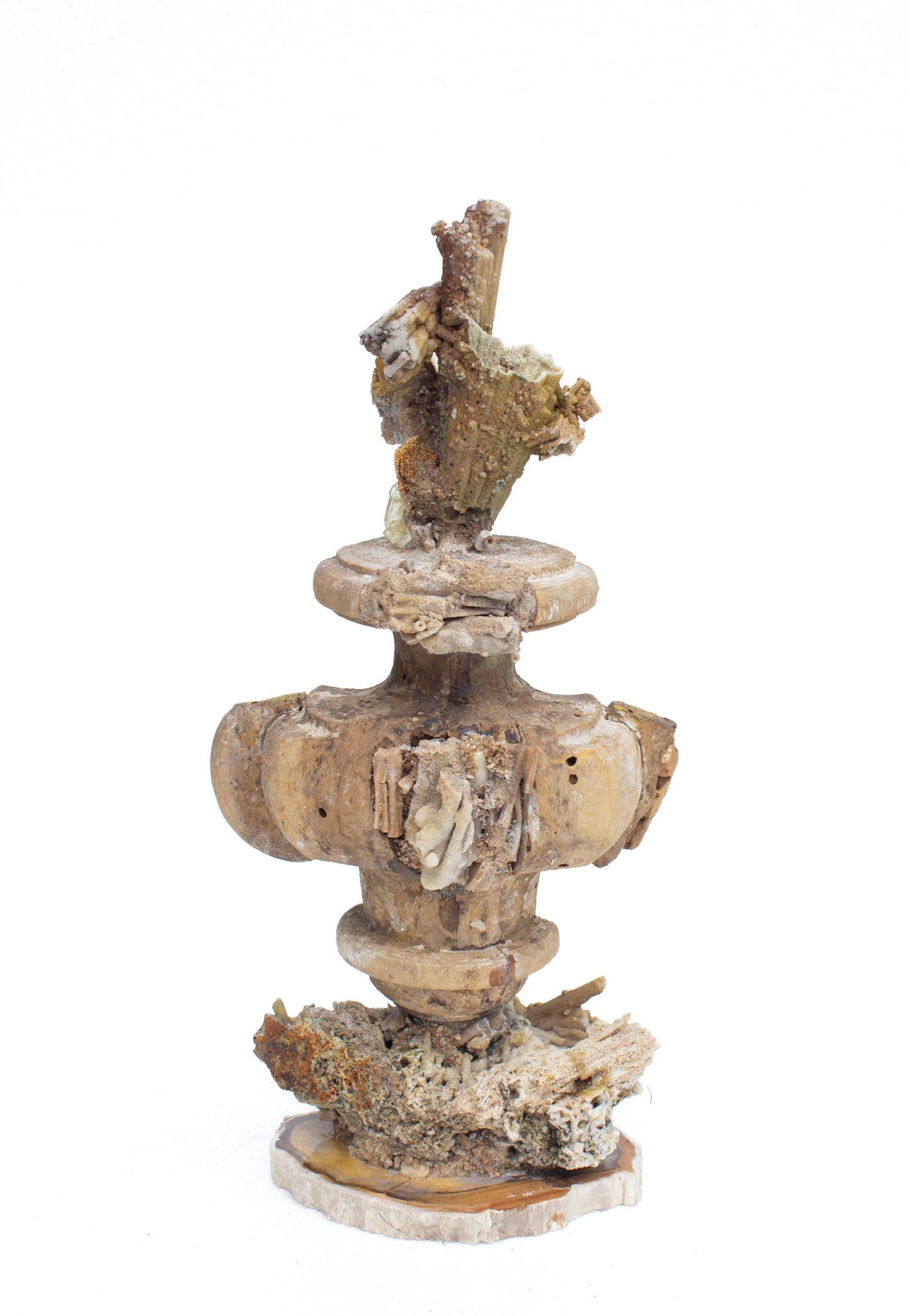Cristal de roche Sculpturale fragment de florence italienne rococo du 18ème siècle avec Stalagmite rare en vente